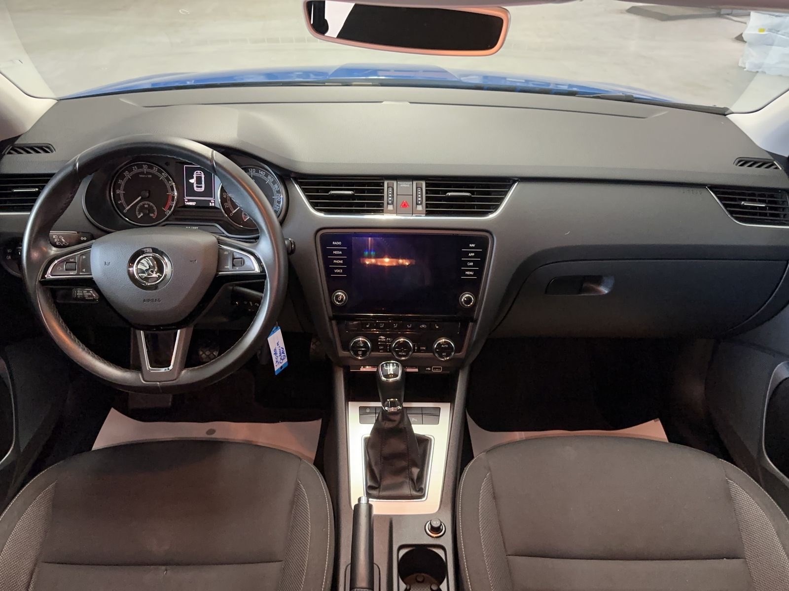 SKODA Octavia Combi 1.6 TDI Ambition-showroom-element-3