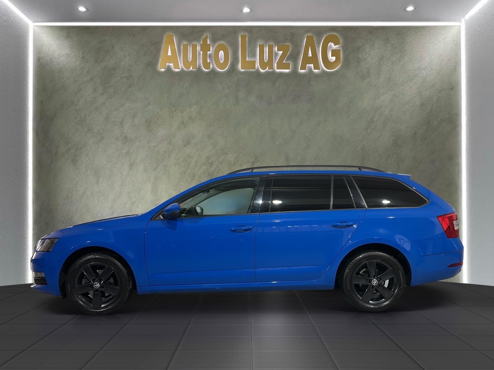 SKODA Octavia Combi 1.6 TDI Ambition-image-8