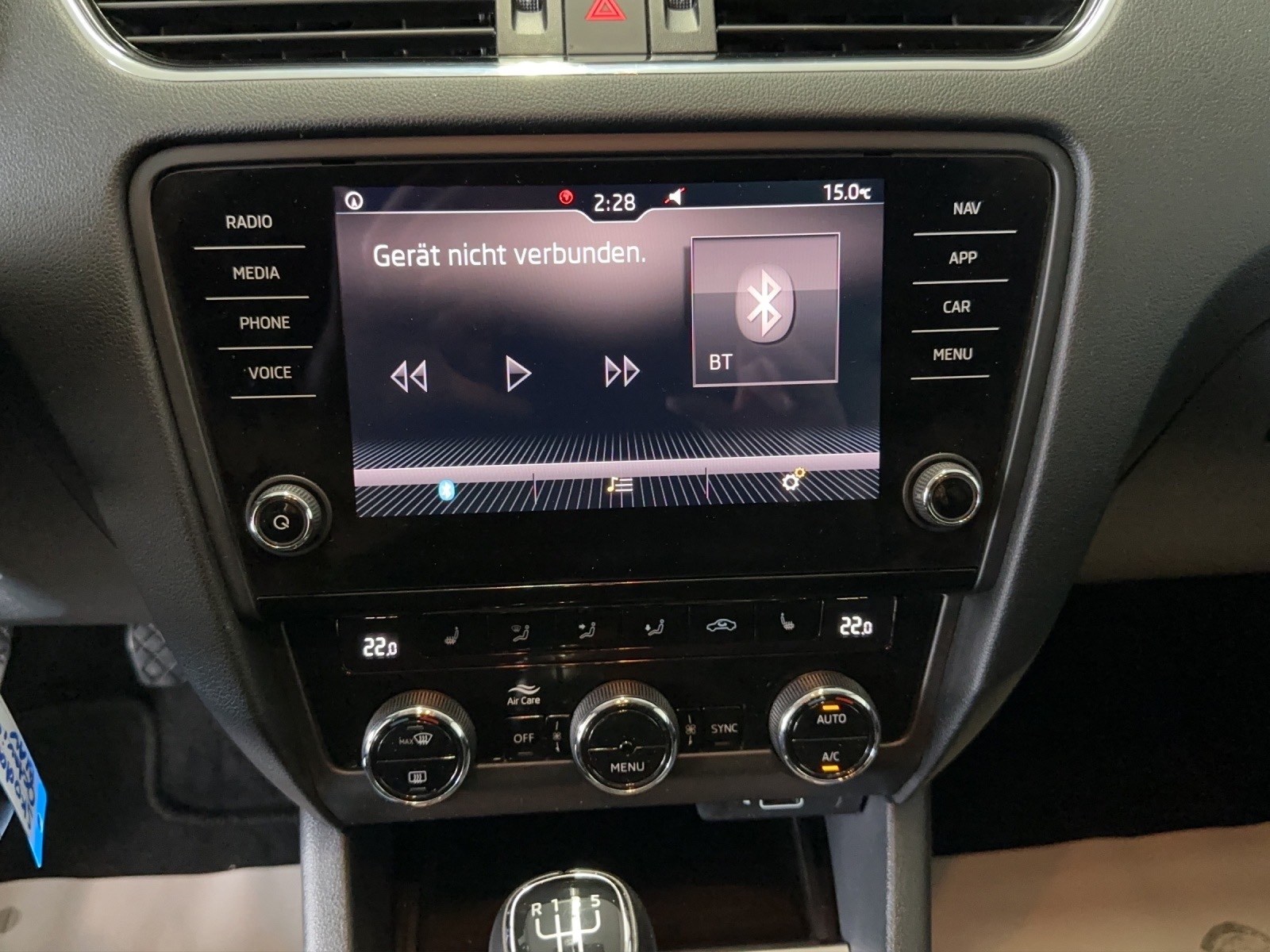 SKODA Octavia Combi 1.6 TDI Ambition-image-9