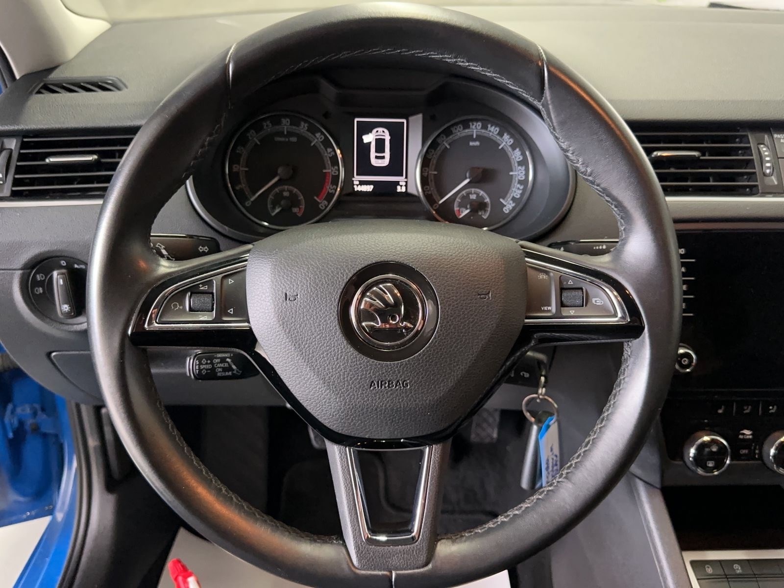 SKODA Octavia Combi 1.6 TDI Ambition-image-10