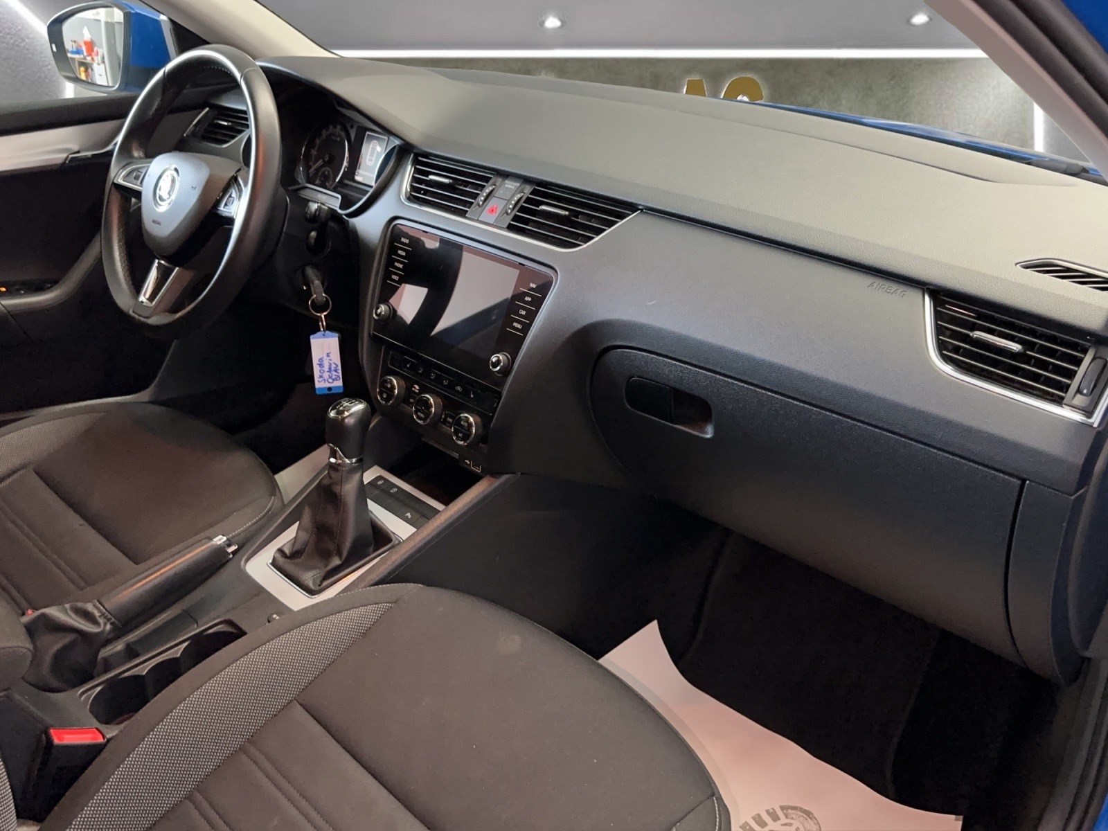 SKODA Octavia Combi 1.6 TDI Ambition-image-11
