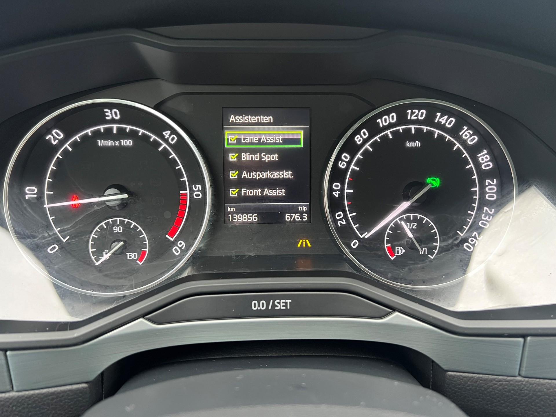 SKODA Superb Combi 2.0 TDi Ambition 4x4 DSG-image-12