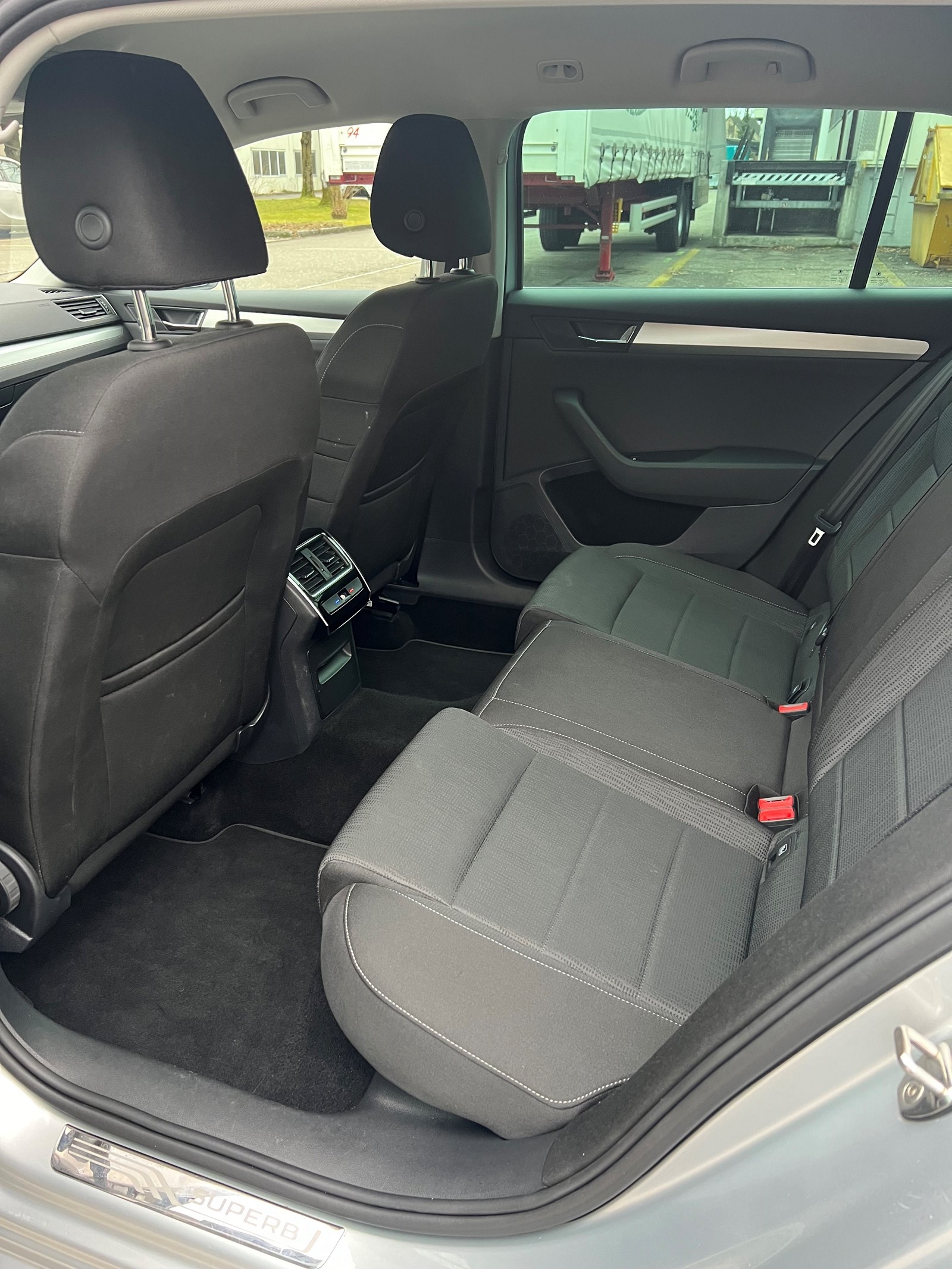 SKODA Superb Combi 2.0 TDi Ambition 4x4 DSG-image-8