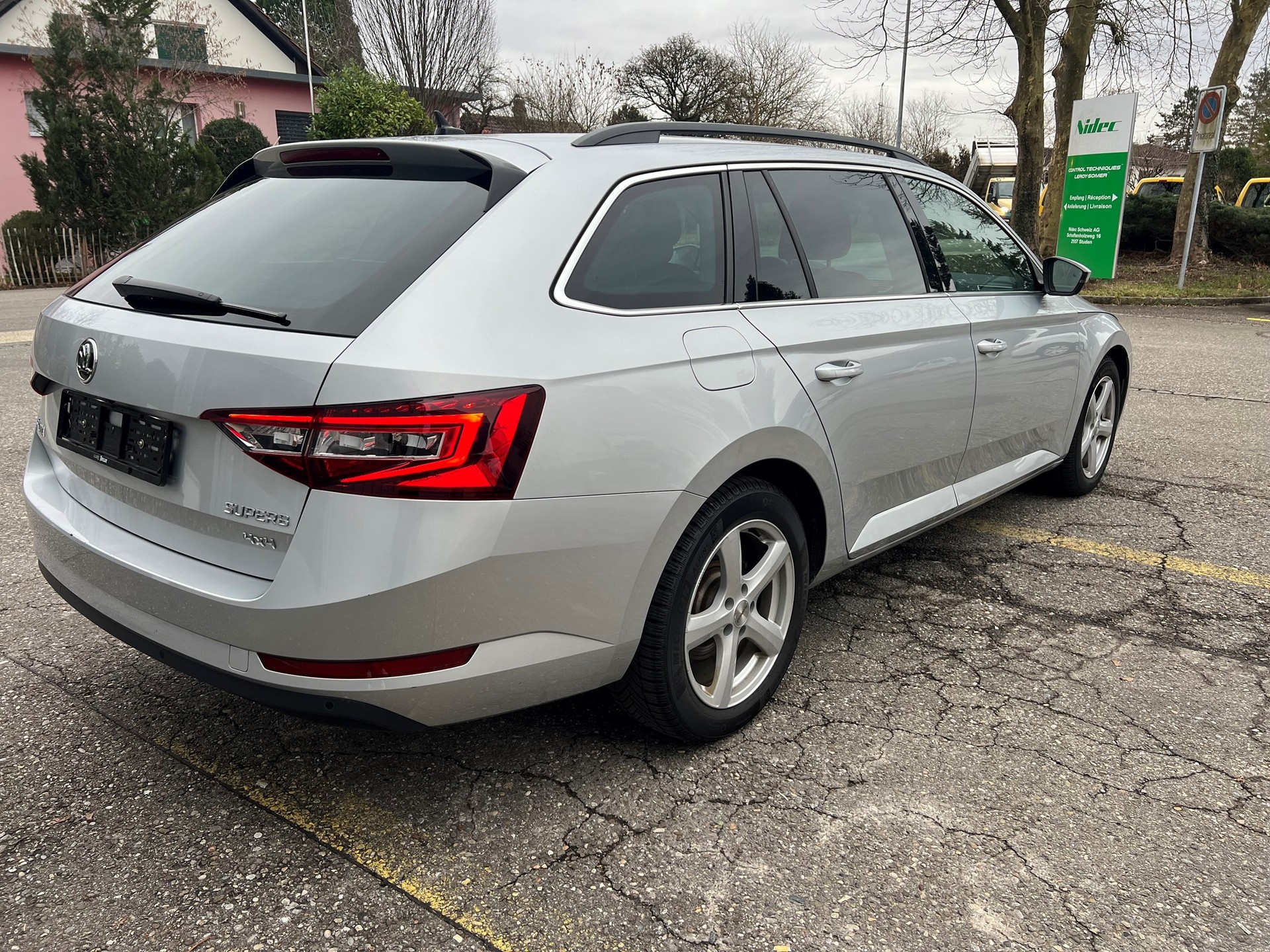 SKODA Superb Combi 2.0 TDi Ambition 4x4 DSG-image-3