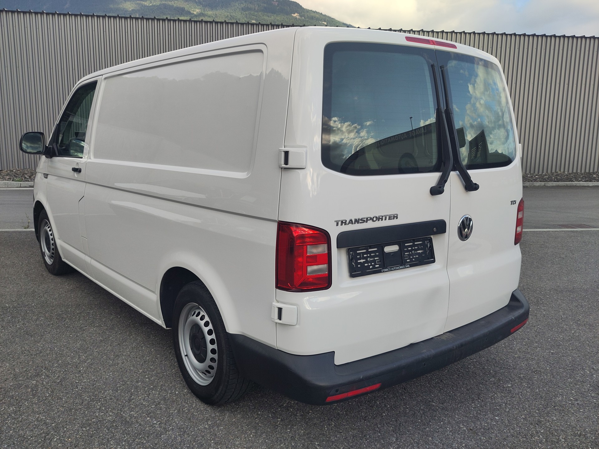 VW T6 2.0 TDI Entry-showroom-element-2