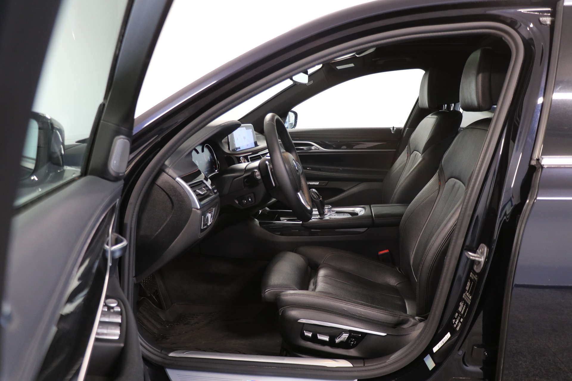 BMW 730Ld xDrive M-Sport Steptronic-image-5