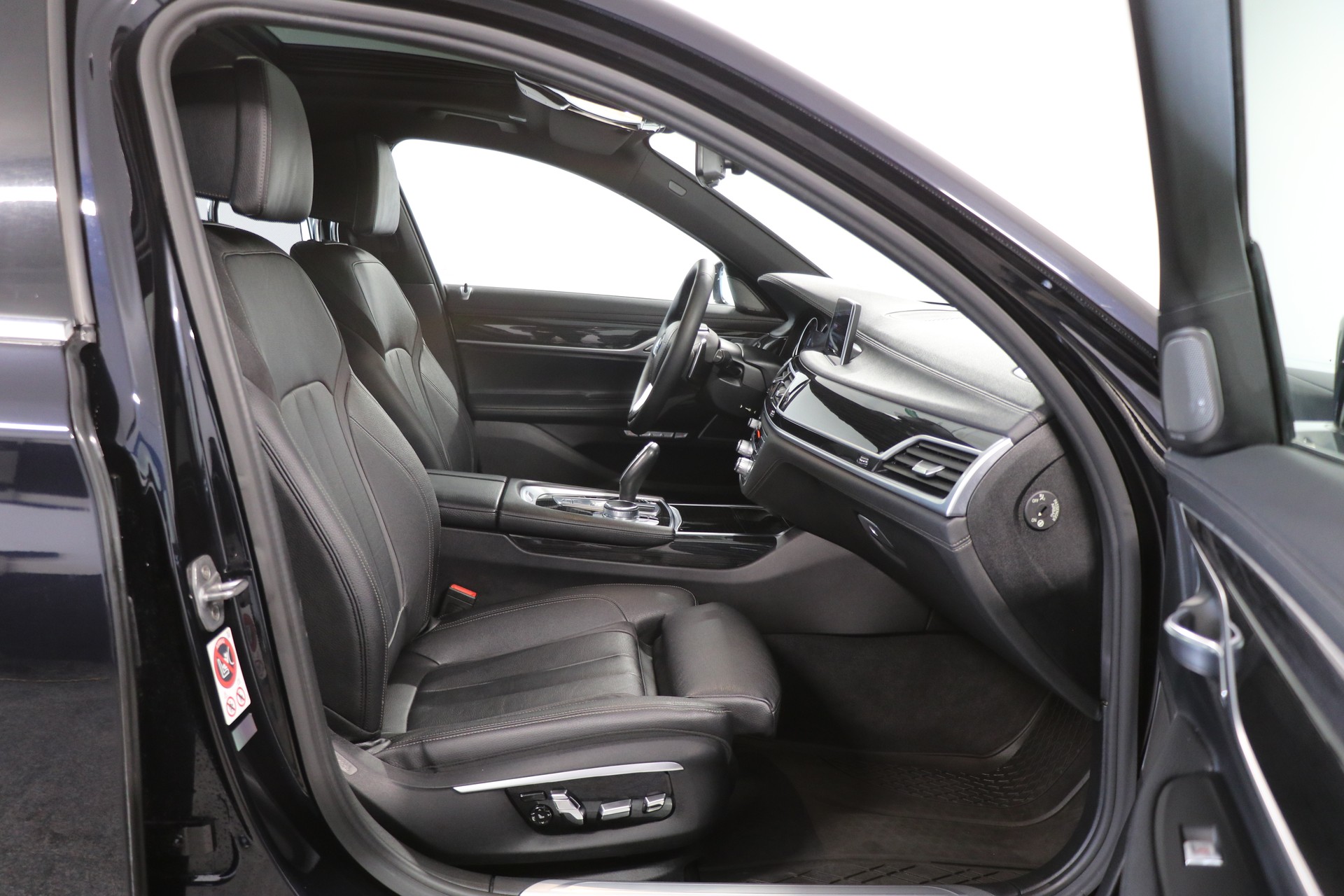 BMW 730Ld xDrive M-Sport Steptronic-image-10