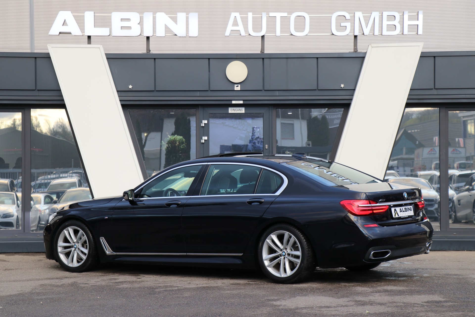 BMW 730Ld xDrive M-Sport Steptronic-showroom-element-3