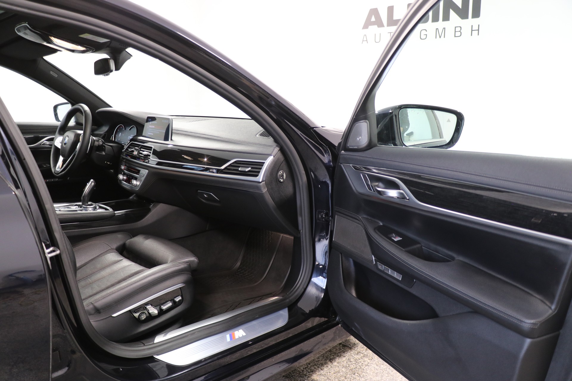 BMW 730Ld xDrive M-Sport Steptronic-image-9