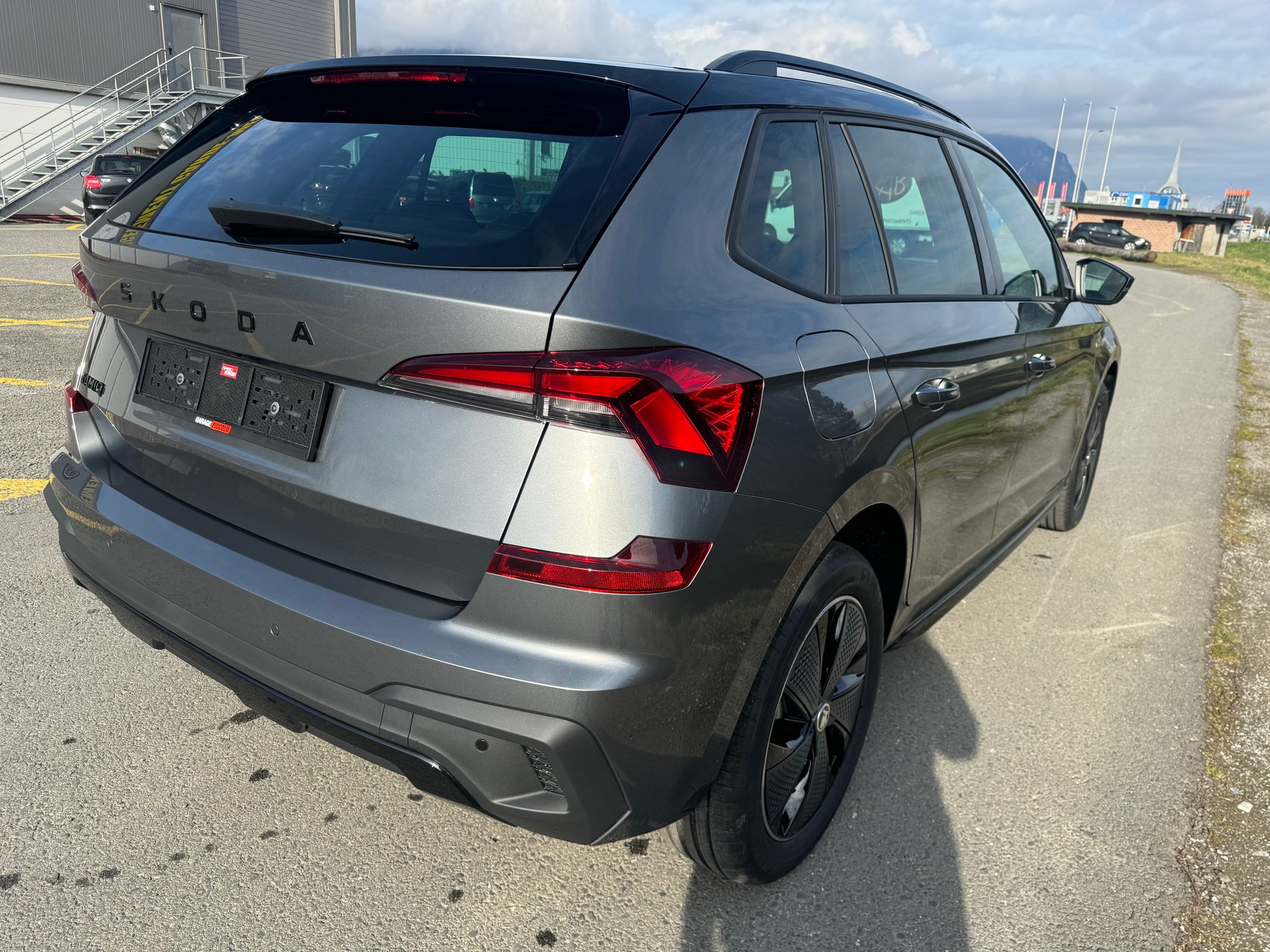 SKODA Kamiq 1.0 TSI Monte Carlo DSG-image-5