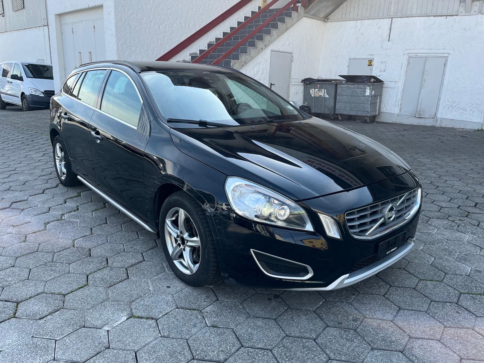VOLVO V60 D5 Kinetic Geartronic