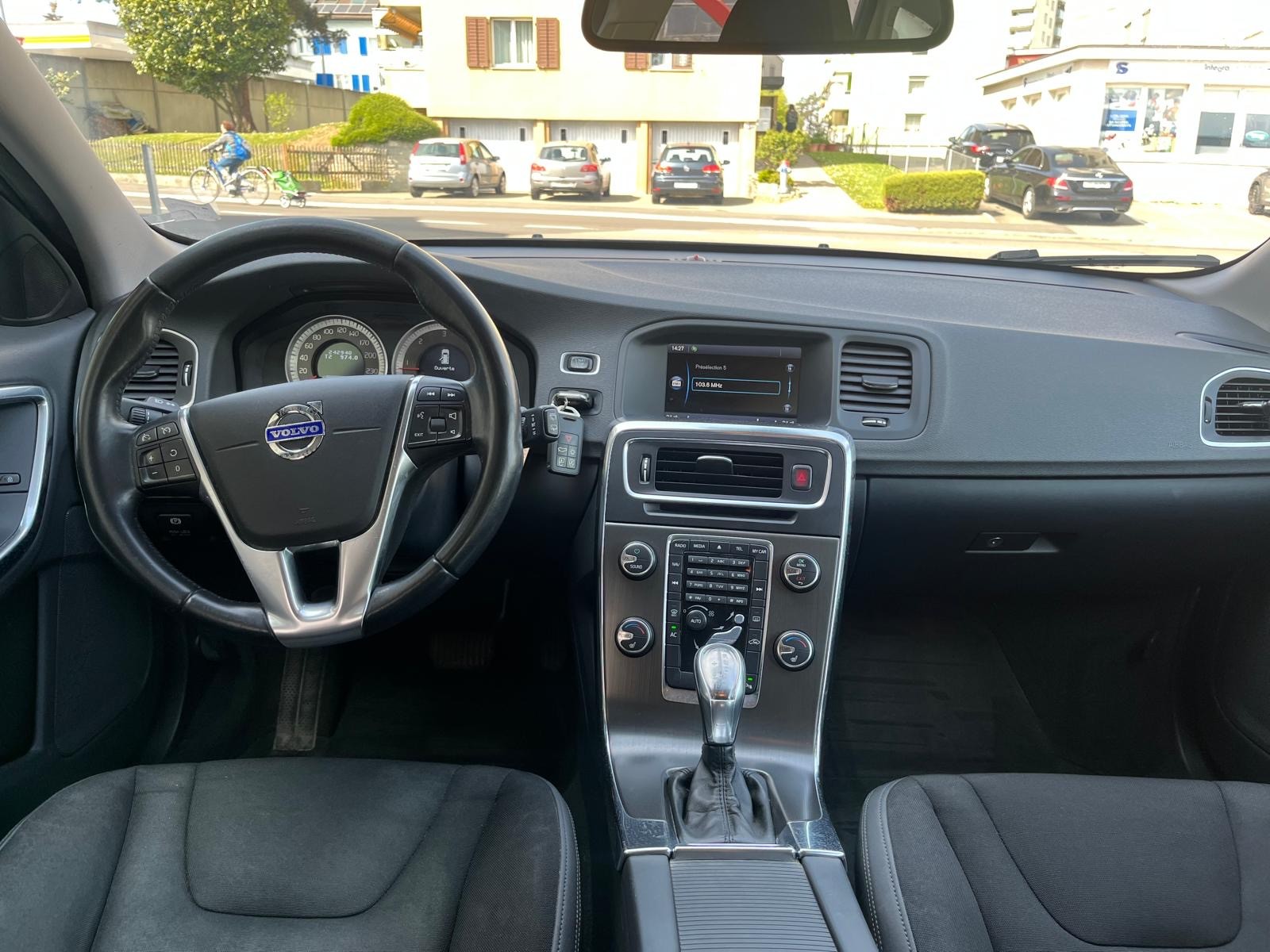 VOLVO V60 D5 Kinetic Geartronic-image-5