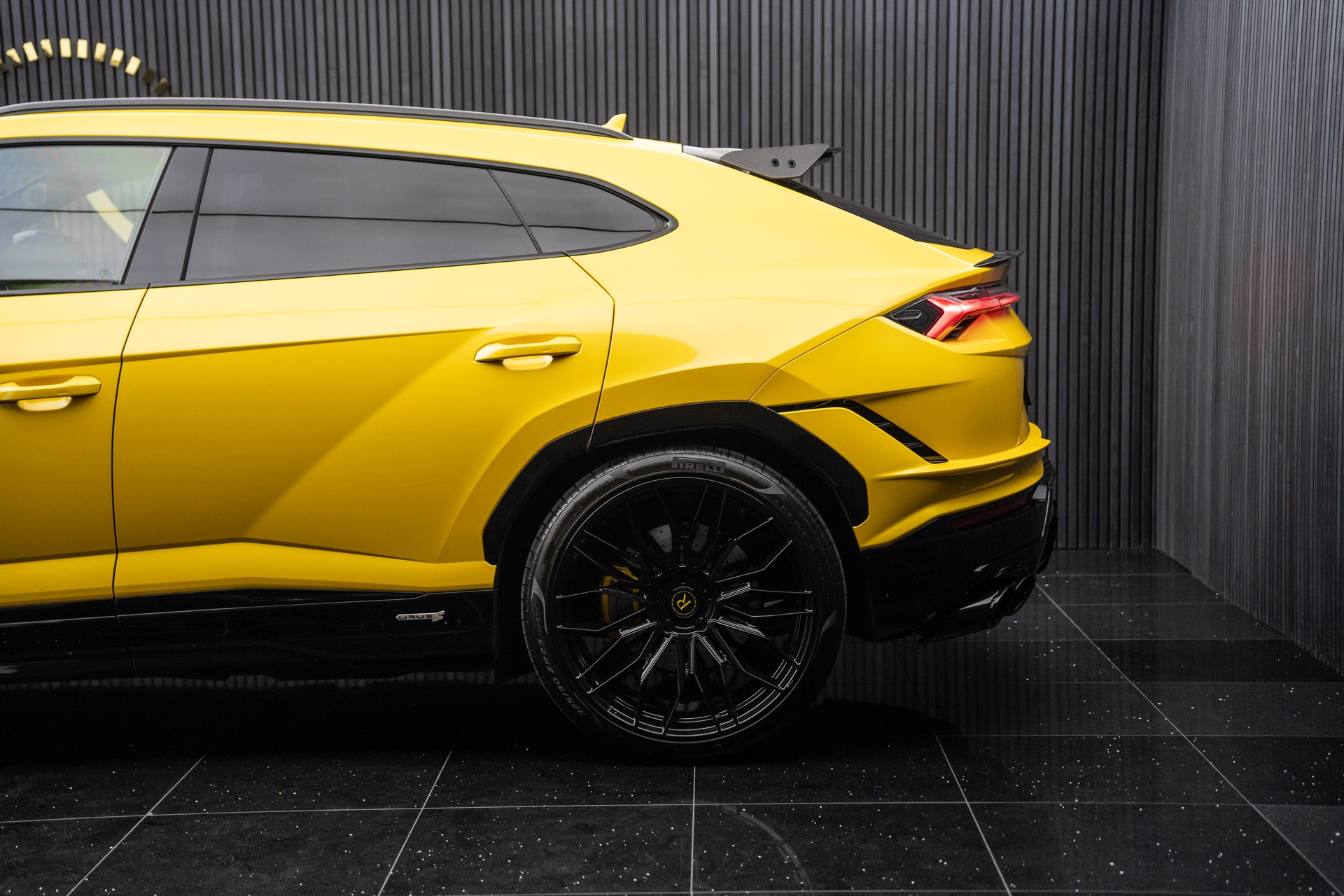 LAMBORGHINI Urus S-image-16