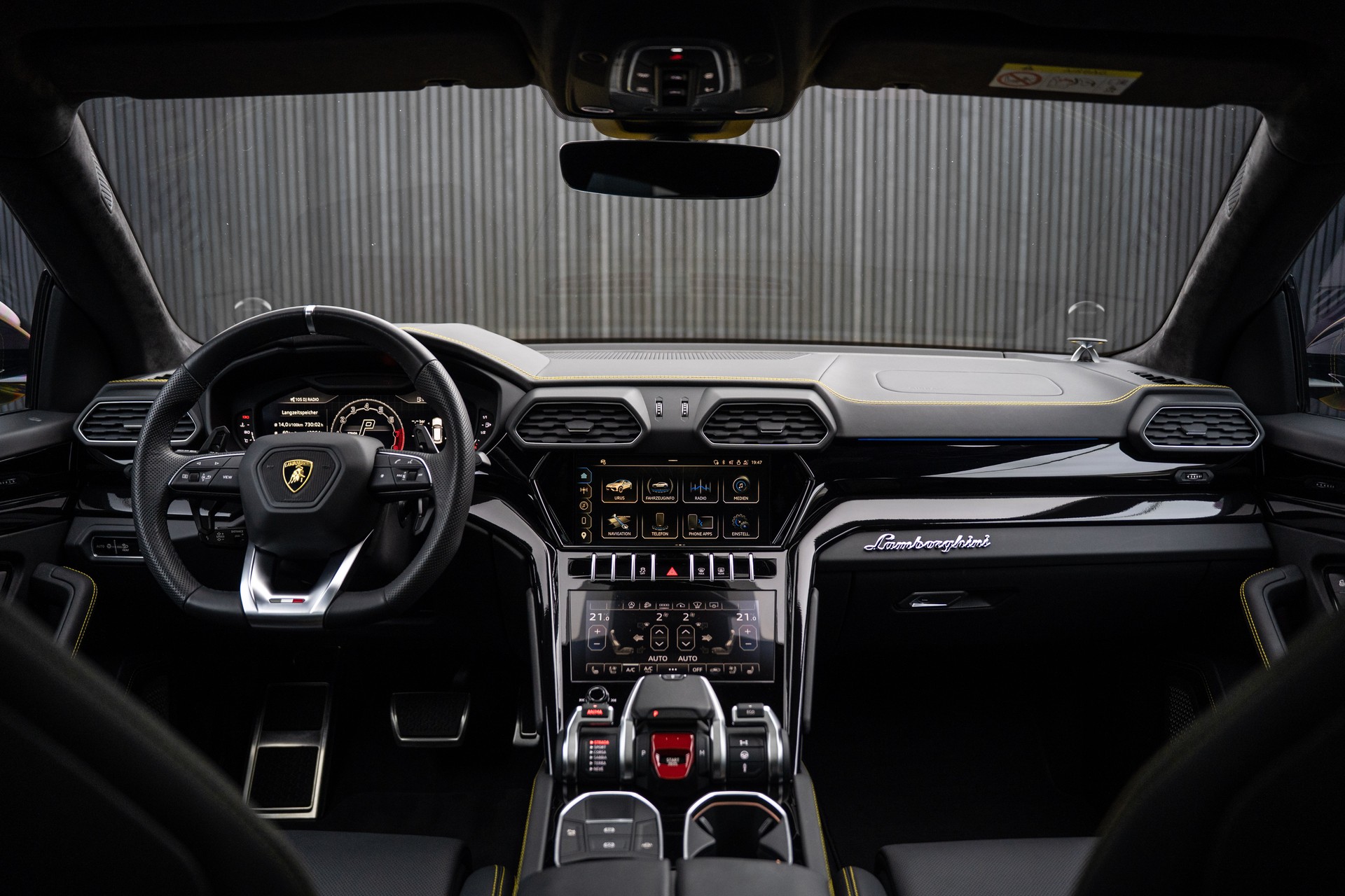 LAMBORGHINI Urus S-image-4