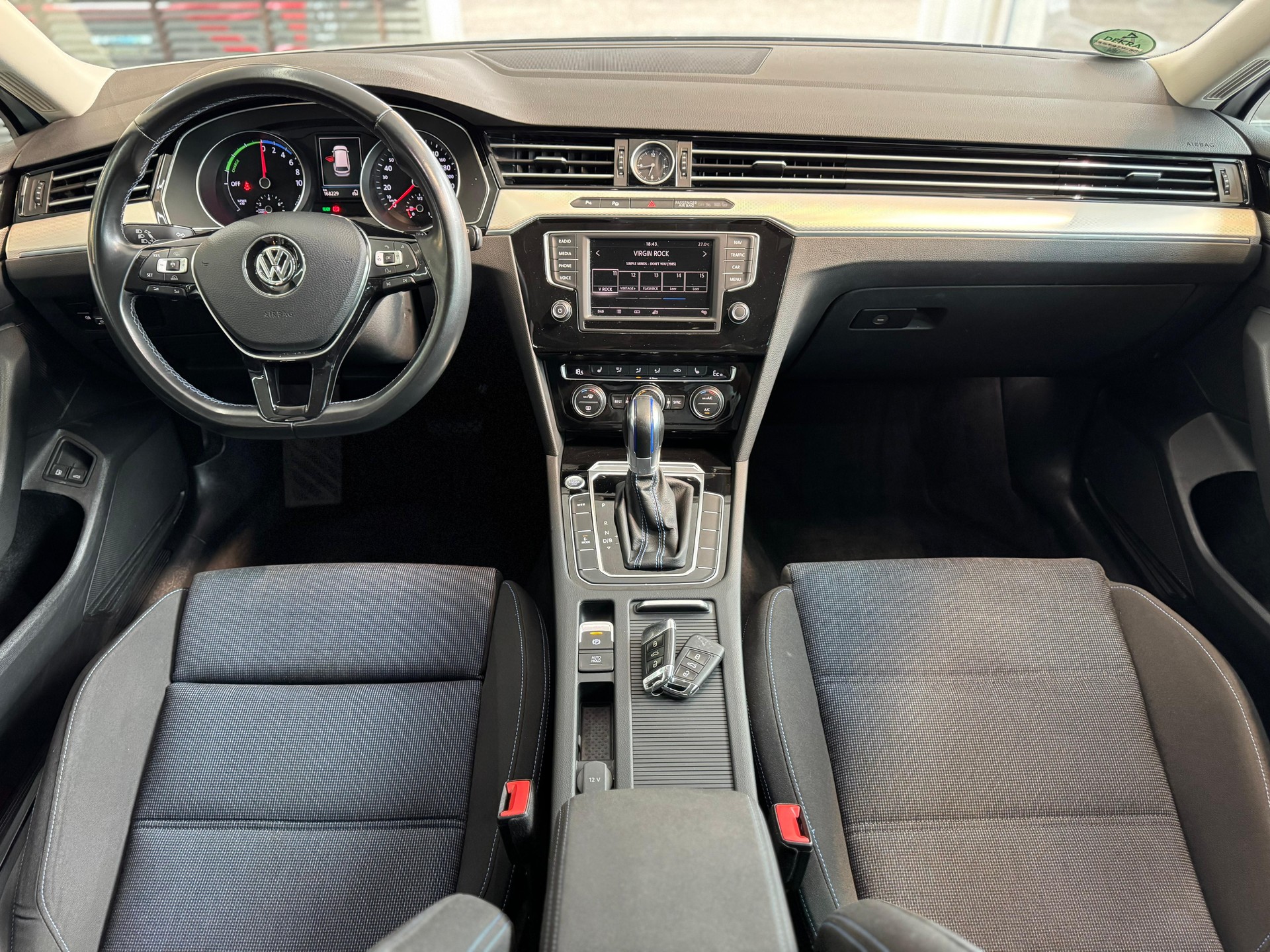 VW Passat Variant 1.4 TSI GTE Hybrid DSG-image-17