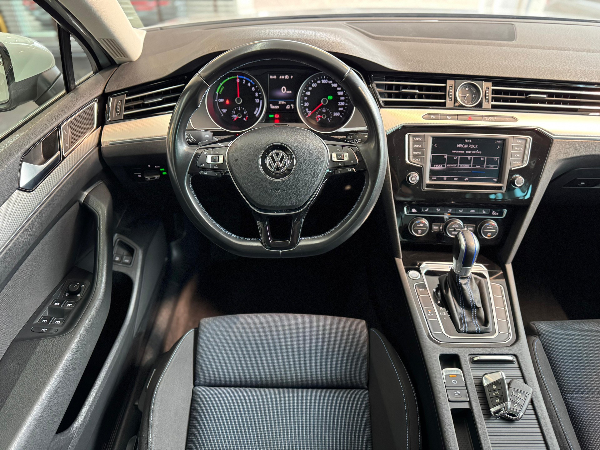 VW Passat Variant 1.4 TSI GTE Hybrid DSG-image-18