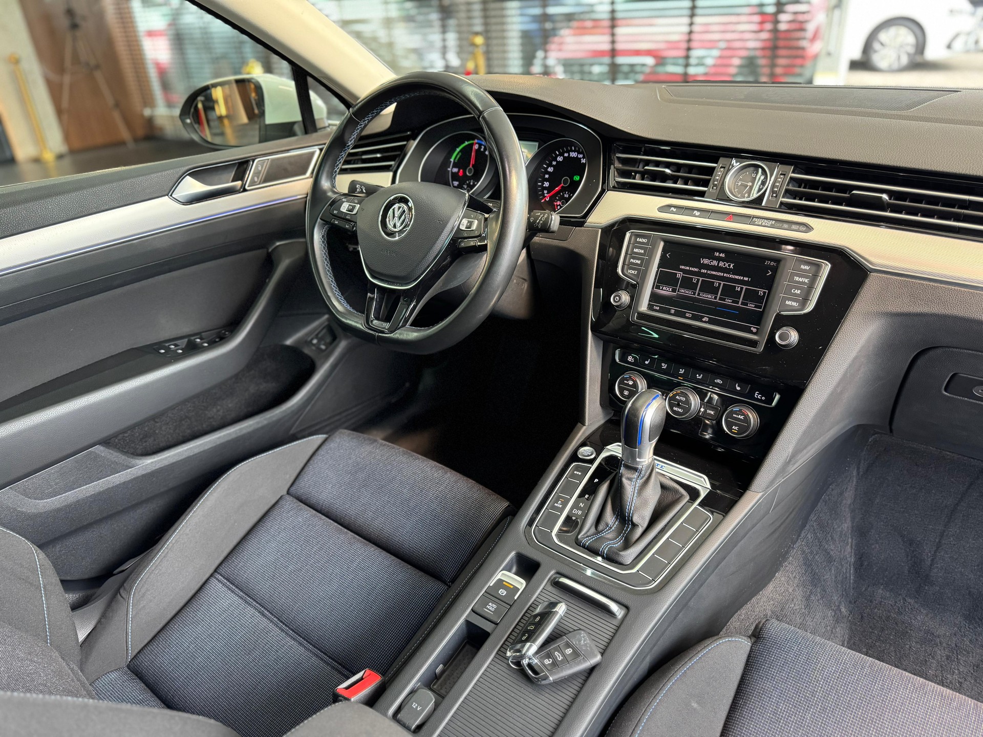 VW Passat Variant 1.4 TSI GTE Hybrid DSG-image-19