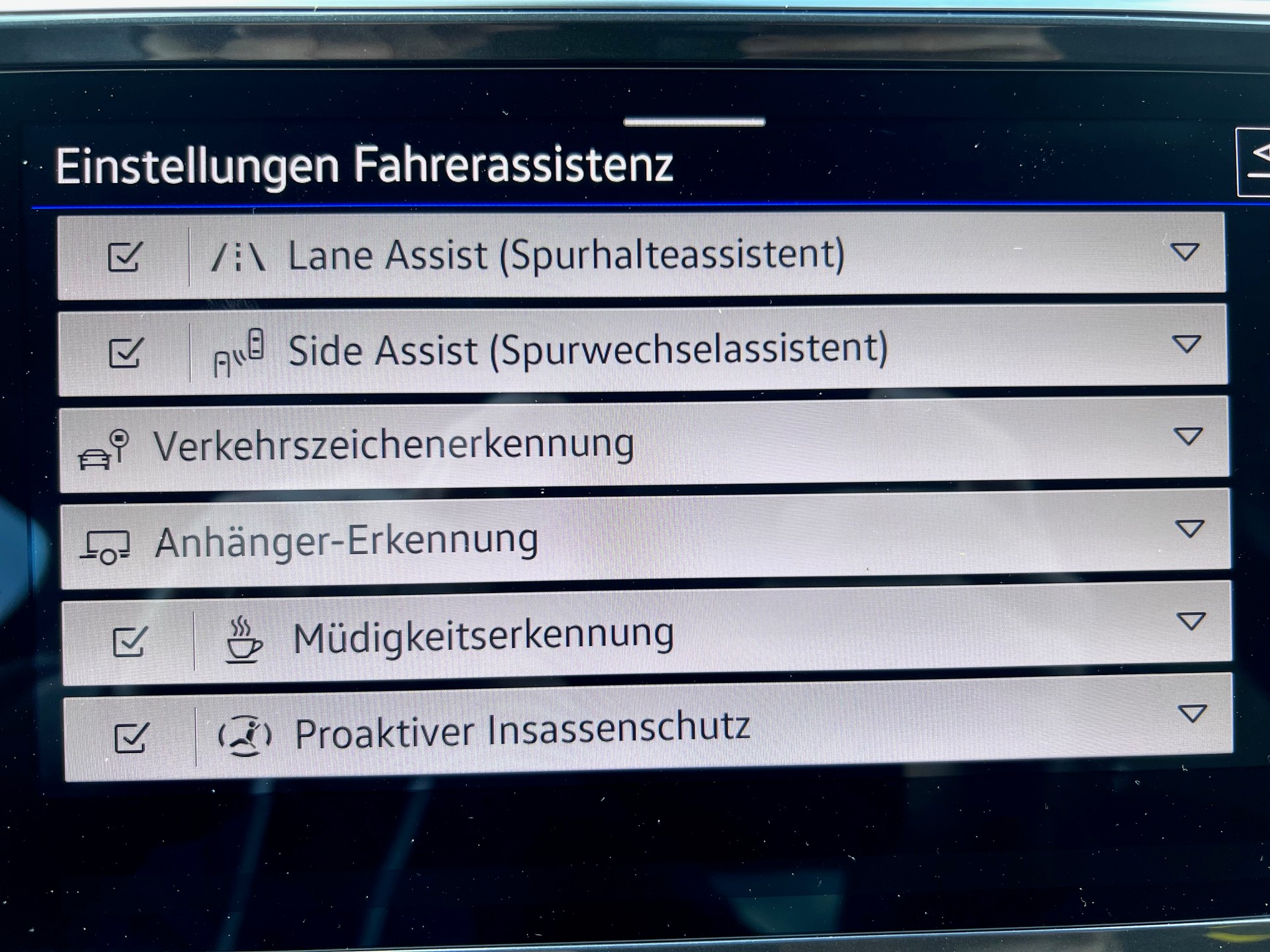 VW Tiguan 2.0 TDI SCR R-Line 4Motion DSG-image-16