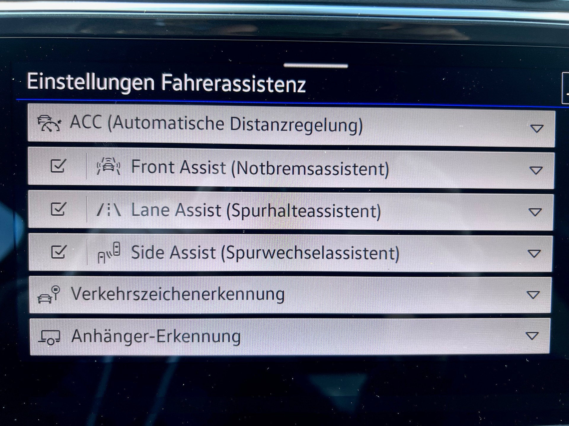 VW Tiguan 2.0 TDI SCR R-Line 4Motion DSG-image-15