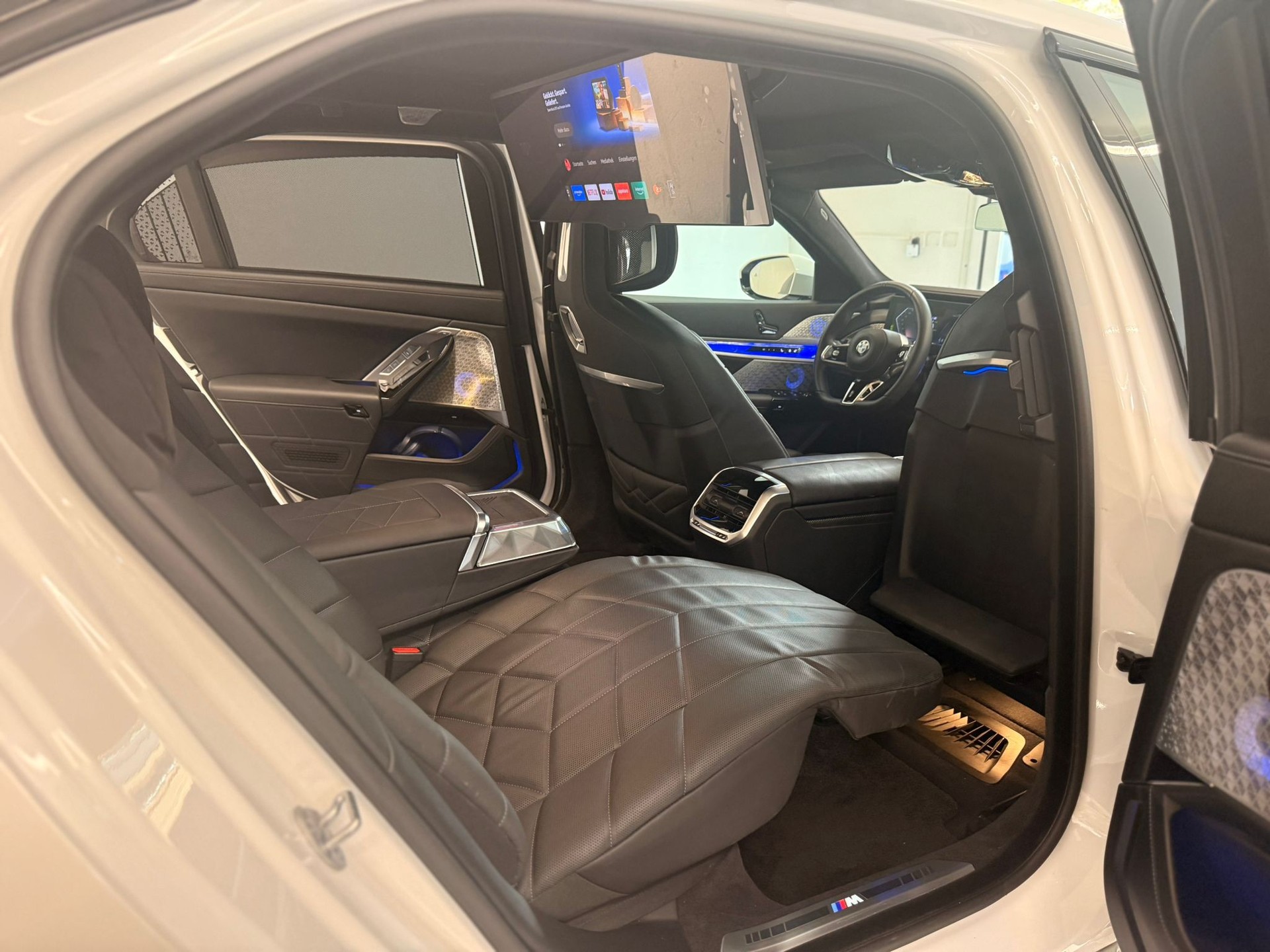 BMW 740d xDrive 48V M Sport Pro Steptronic-image-9