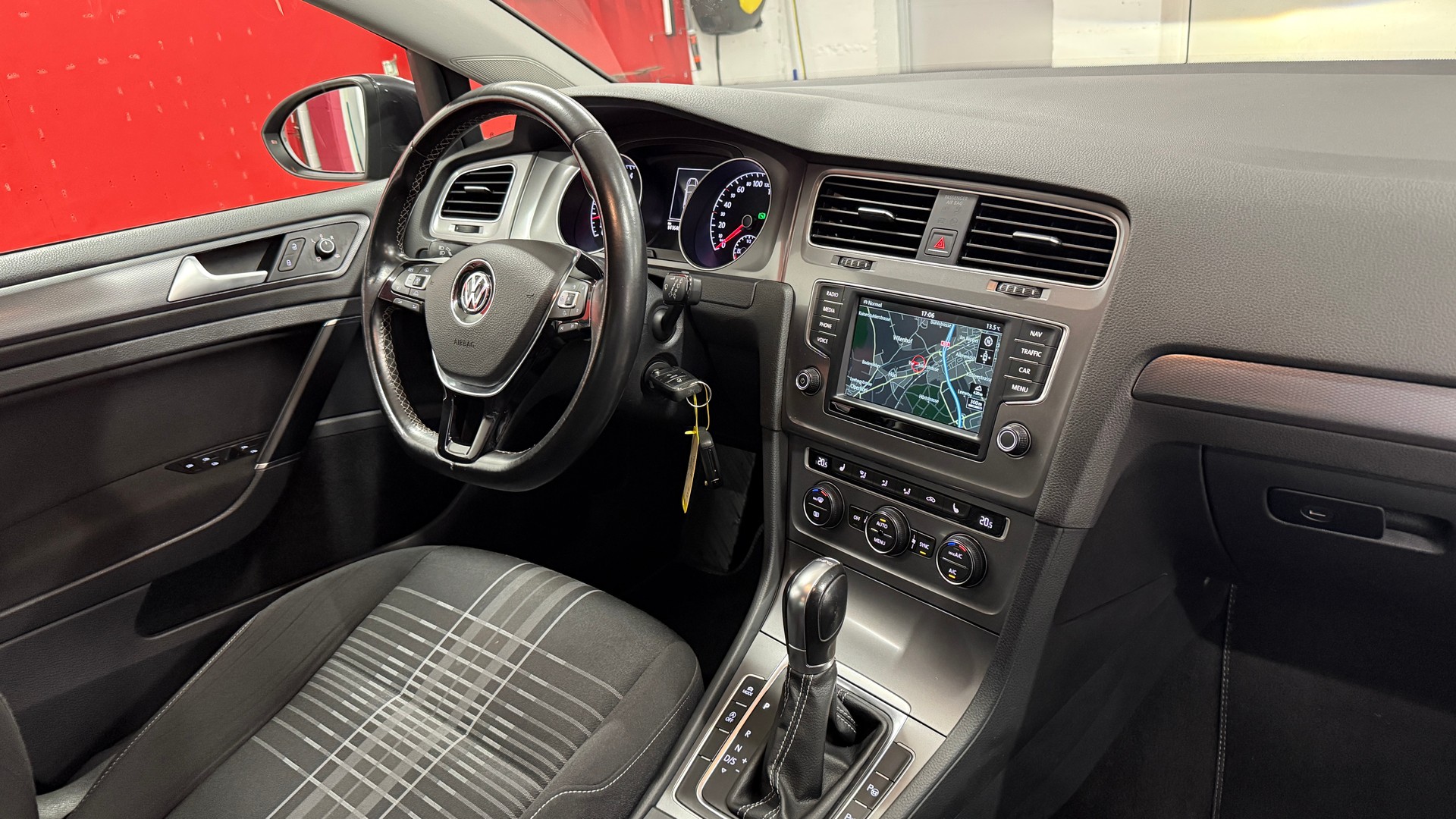 VW Golf 1.4 TSI Lounge DSG*frisch ab MFK*Servicegepflegt*ACC Abstandregler*RFK*NAVI*DAB*12Monate oder 20000km Garantie*-image-9