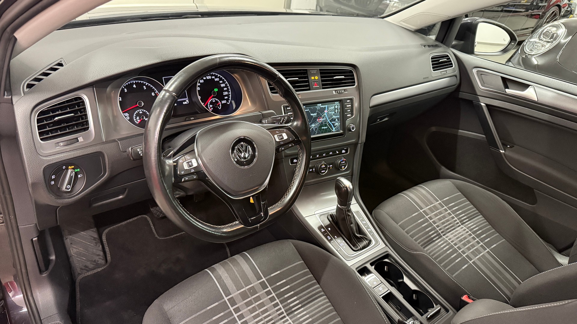 VW Golf 1.4 TSI Lounge DSG*frisch ab MFK*Servicegepflegt*ACC Abstandregler*RFK*NAVI*DAB*12Monate oder 20000km Garantie*-image-8