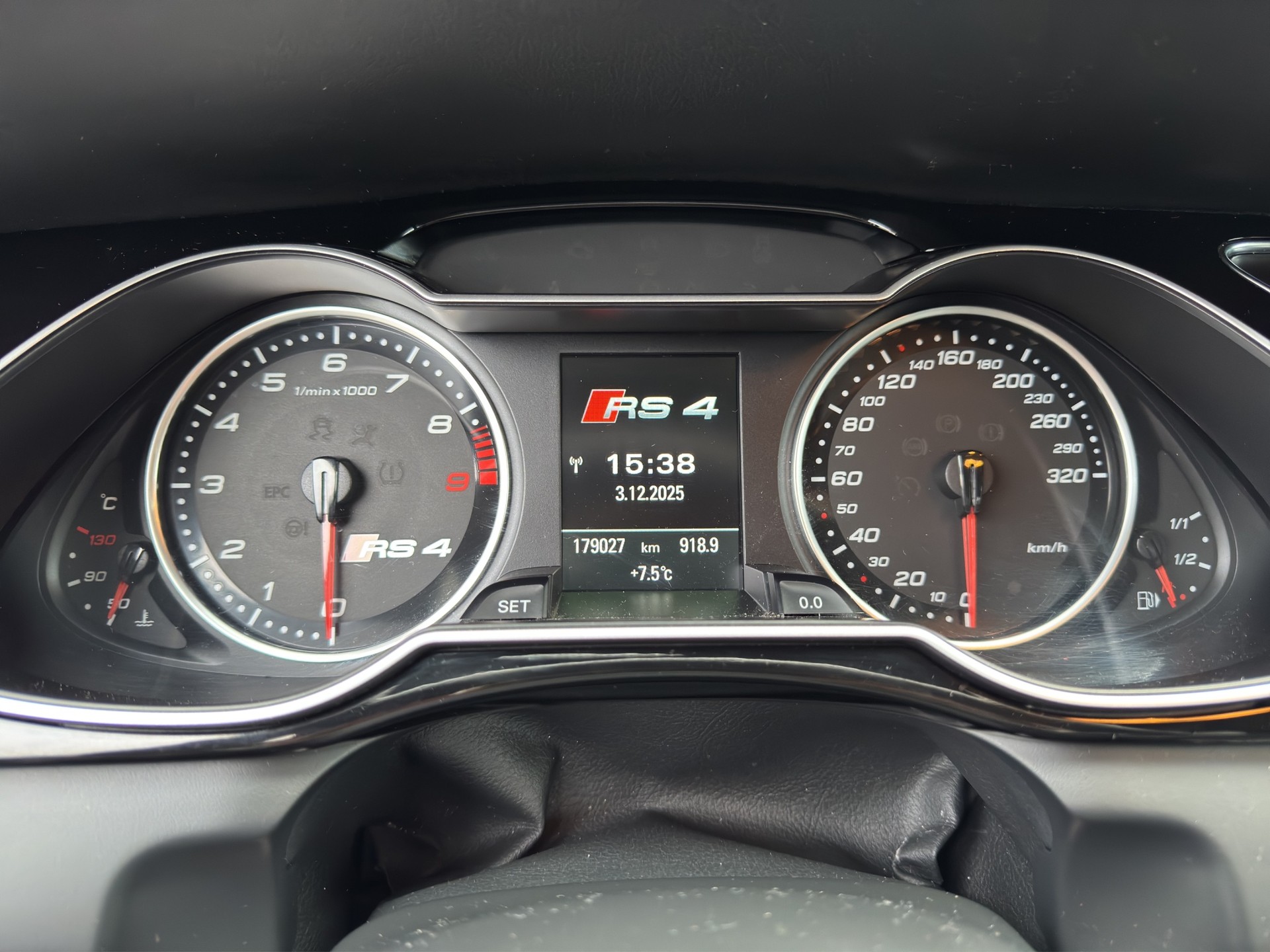 AUDI RS4 Avant 4.2 FSI V8 quattro S-tronic-image-13