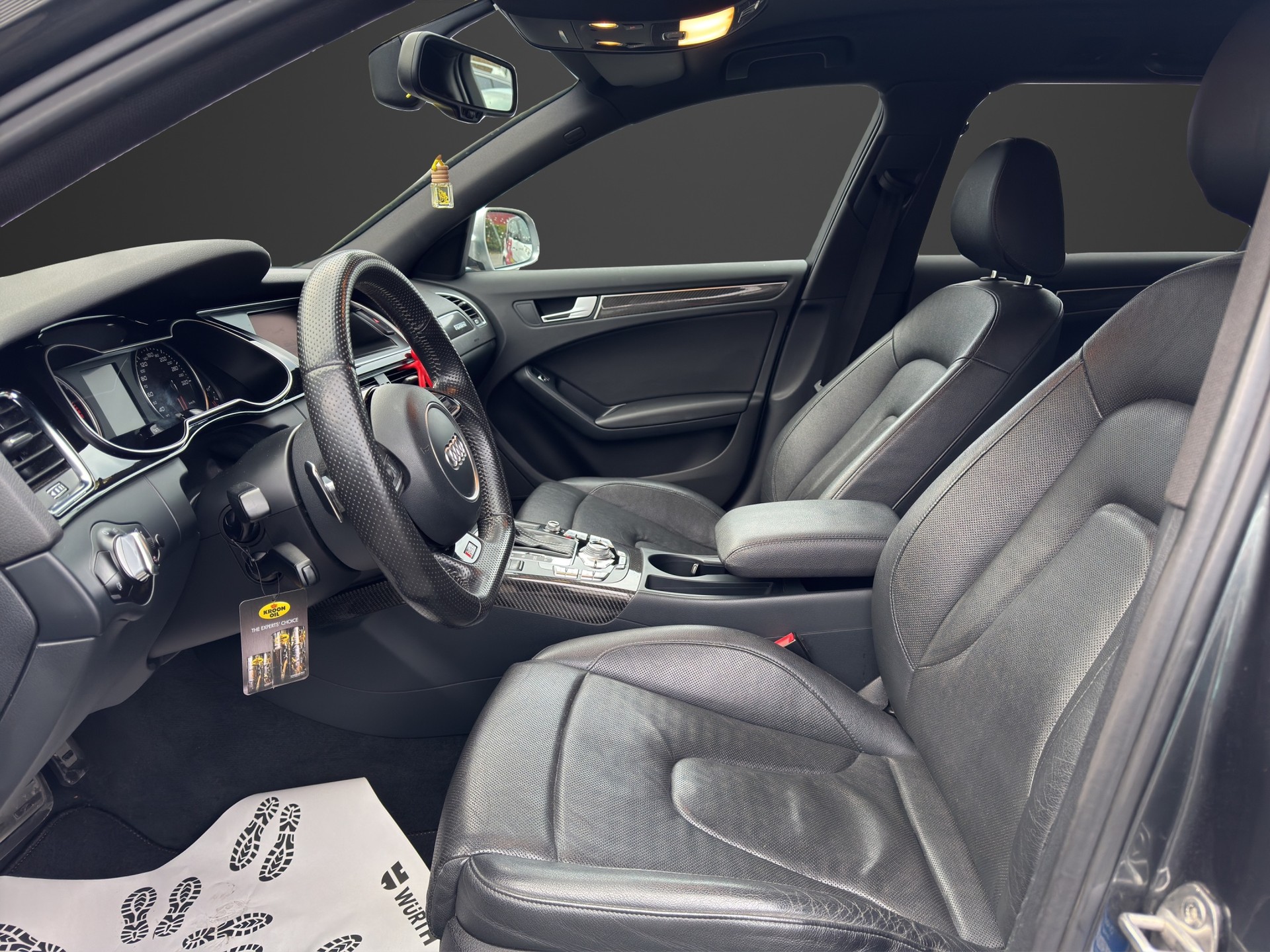 AUDI RS4 Avant 4.2 FSI V8 quattro S-tronic-image-11