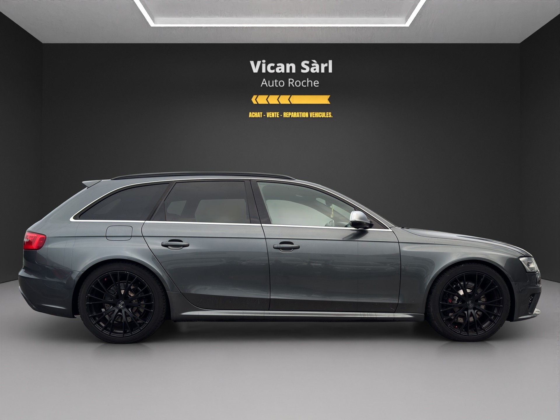 AUDI RS4 Avant 4.2 FSI V8 quattro S-tronic-image-3