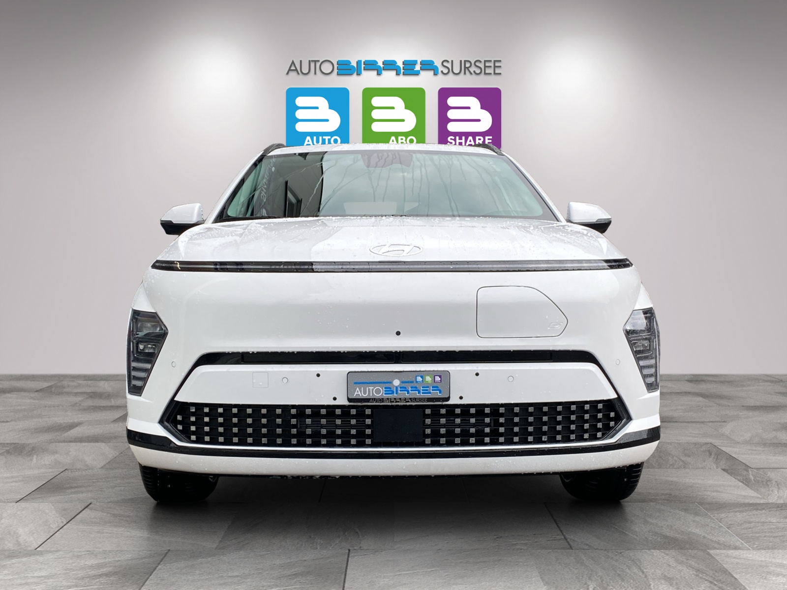HYUNDAI Kona Electric Amplia-showroom-element-1