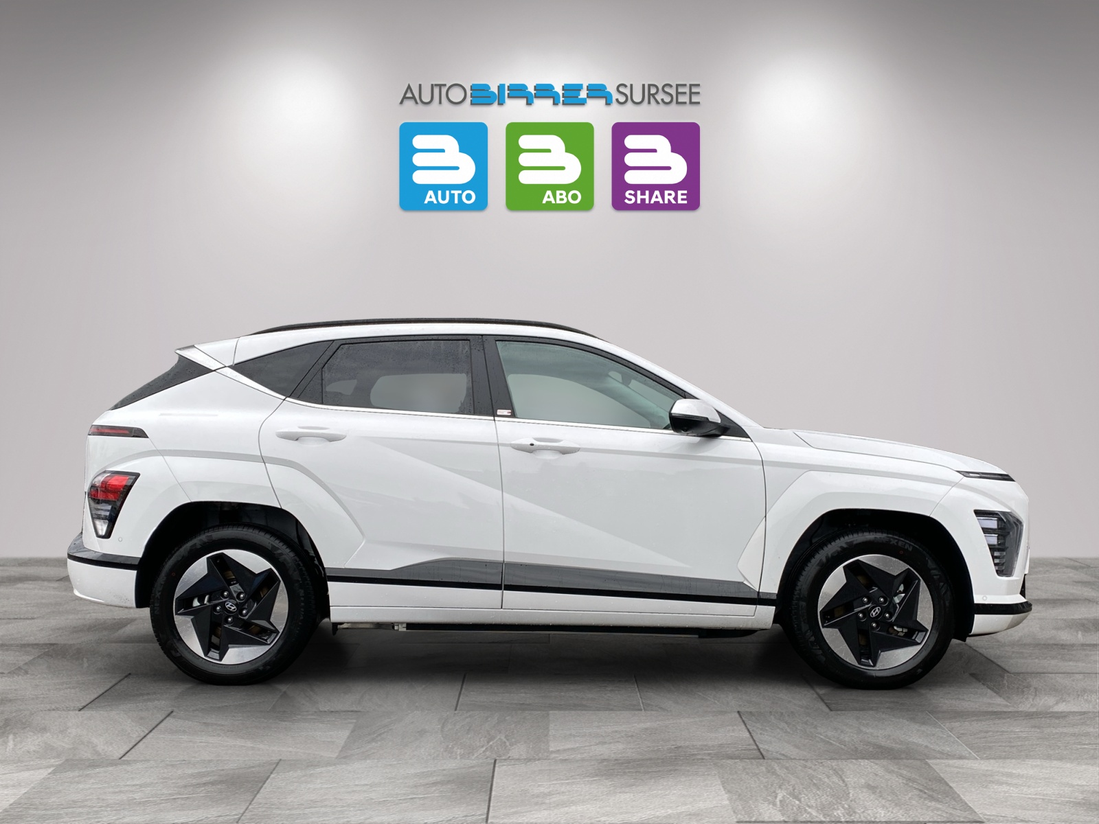 HYUNDAI Kona Electric Amplia-showroom-element-3