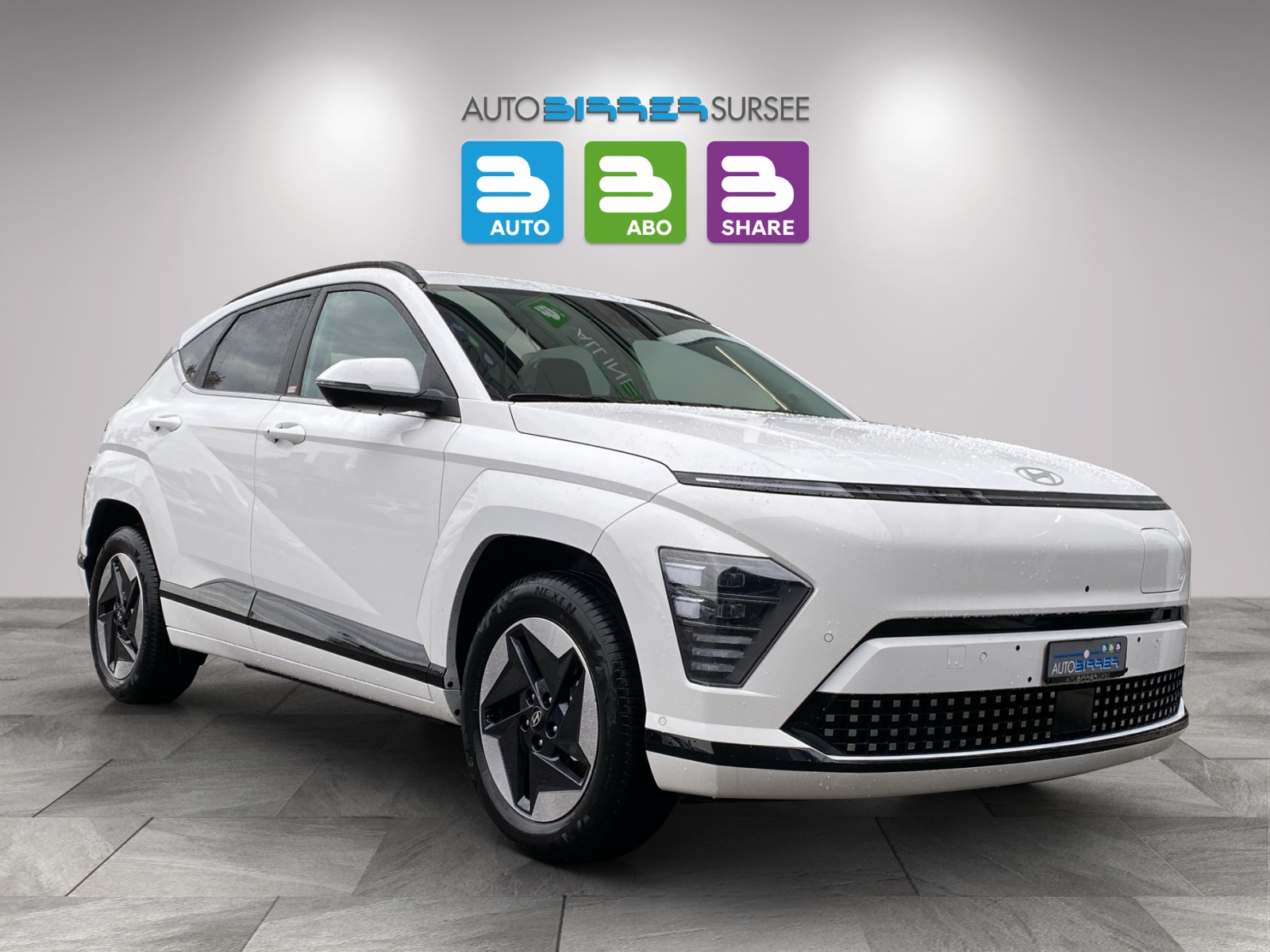 HYUNDAI Kona Electric Amplia-showroom-element-2