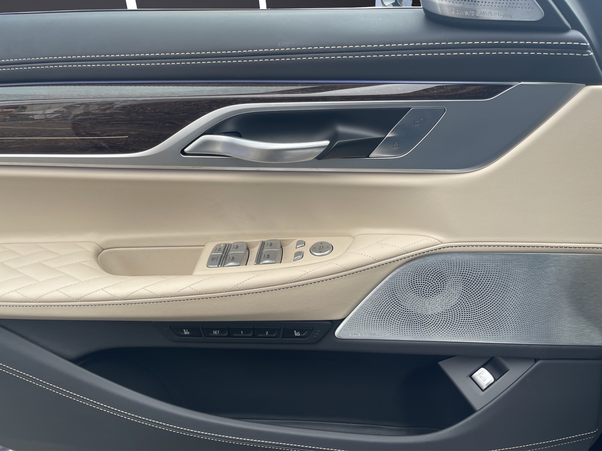 BMW 745Le xDrive M Sport Steptronic-image-11