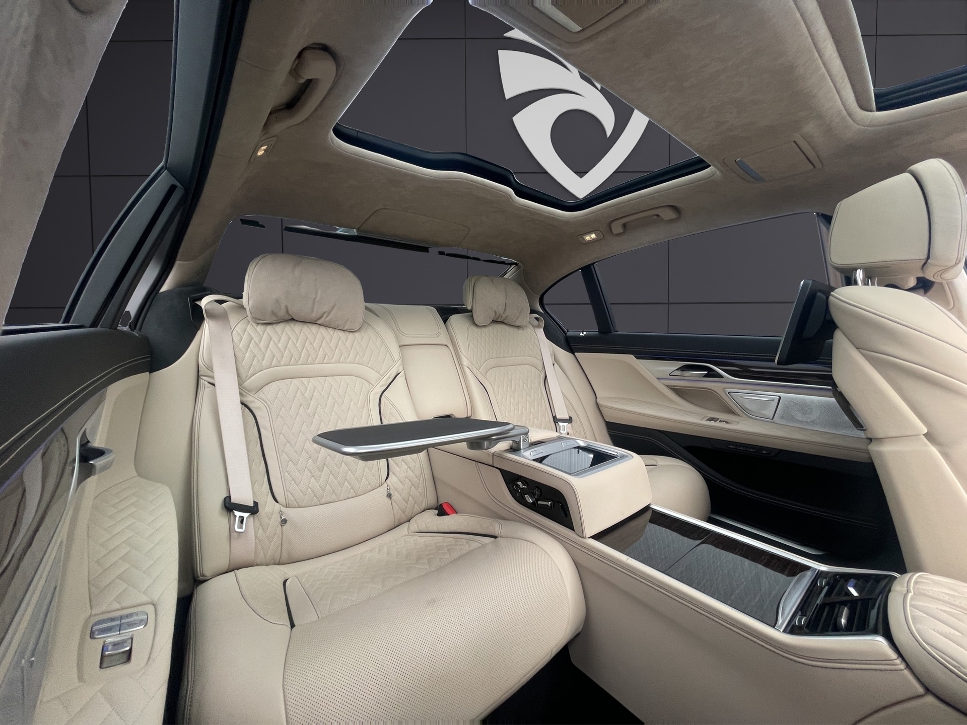 BMW 745Le xDrive M Sport Steptronic-image-12