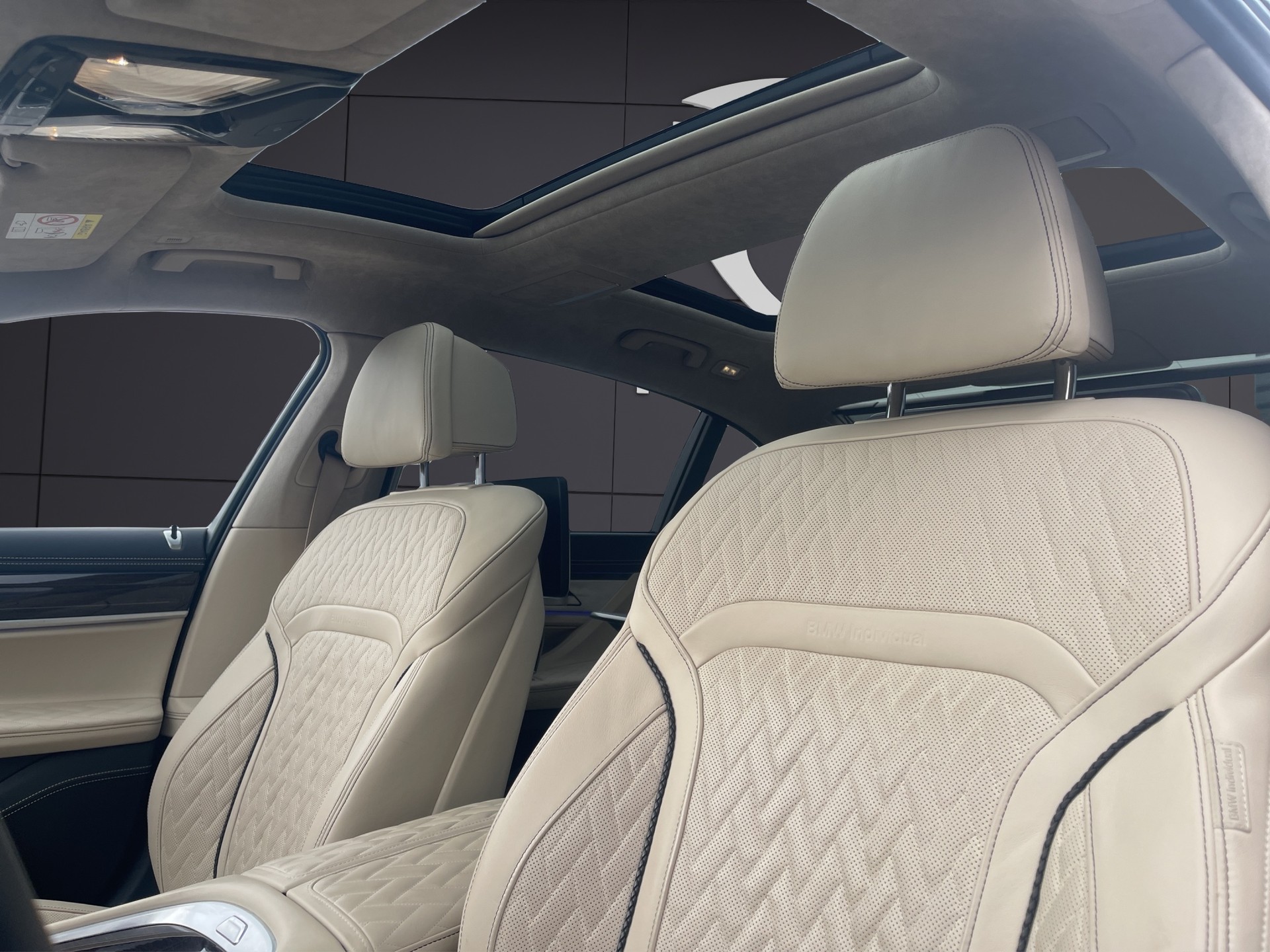 BMW 745Le xDrive M Sport Steptronic-image-26
