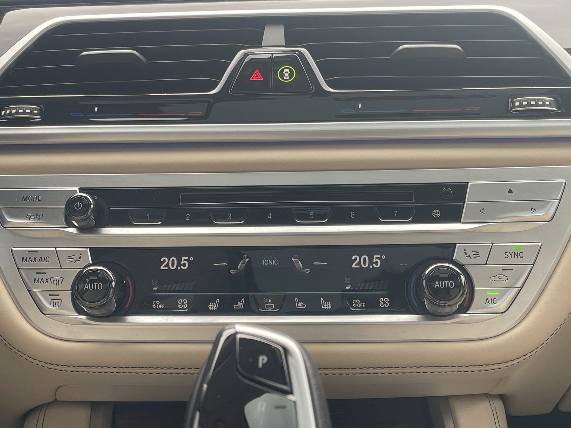BMW 745Le xDrive M Sport Steptronic-image-16
