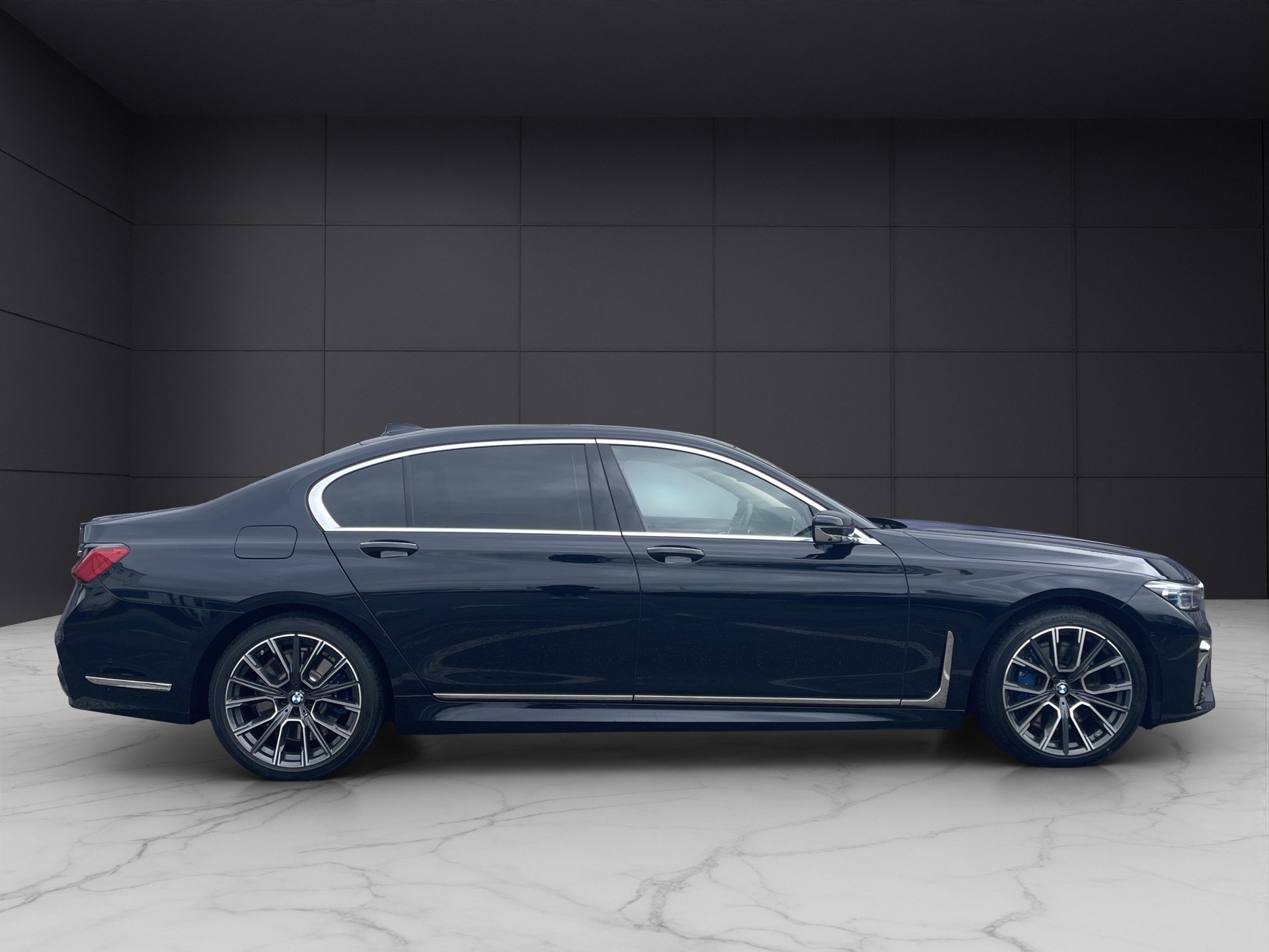 BMW 745Le xDrive M Sport Steptronic-image-6