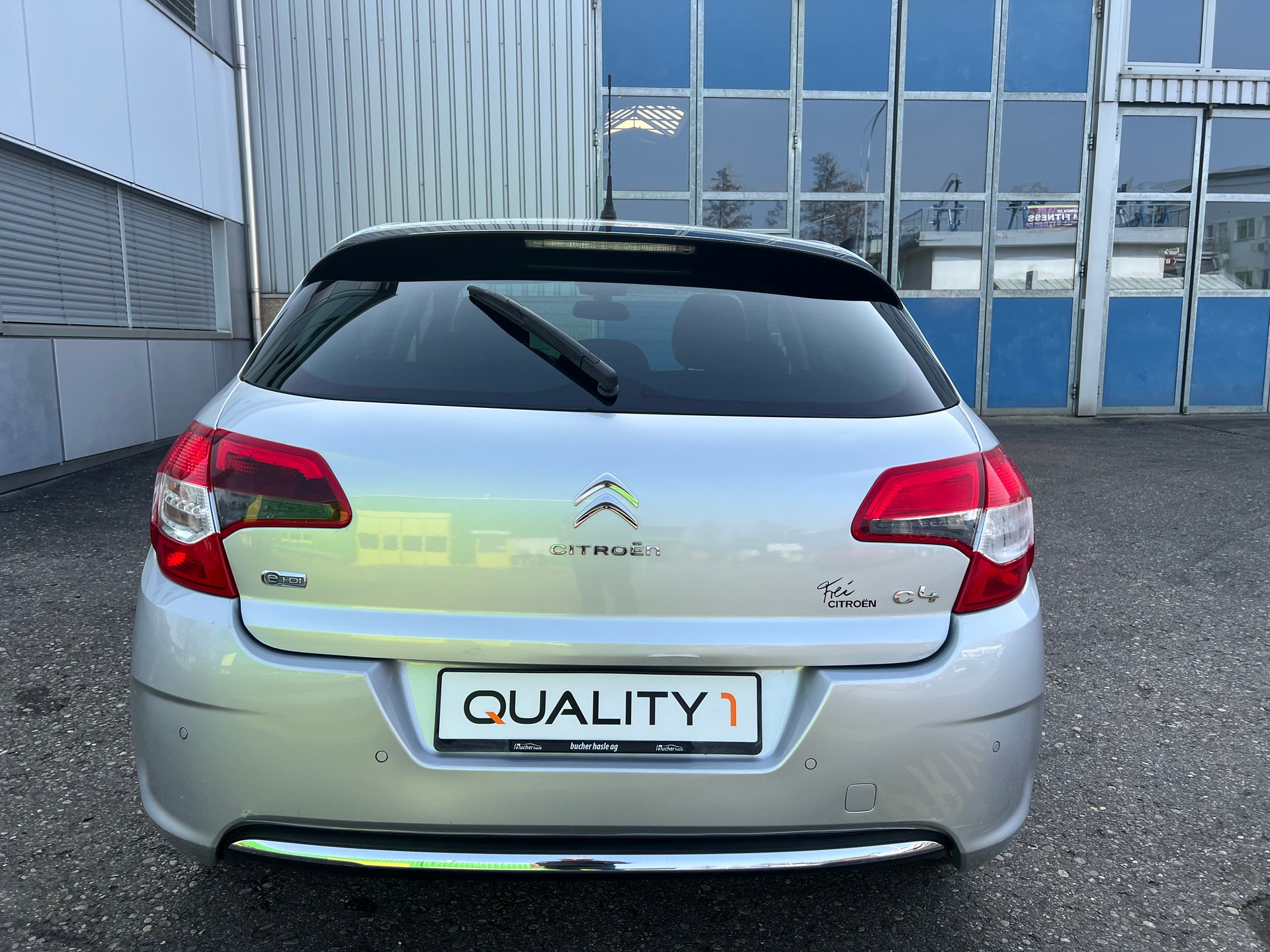 CITROEN C4 Berline 1.6 e-HDi Swiss Style EGS6-image-4