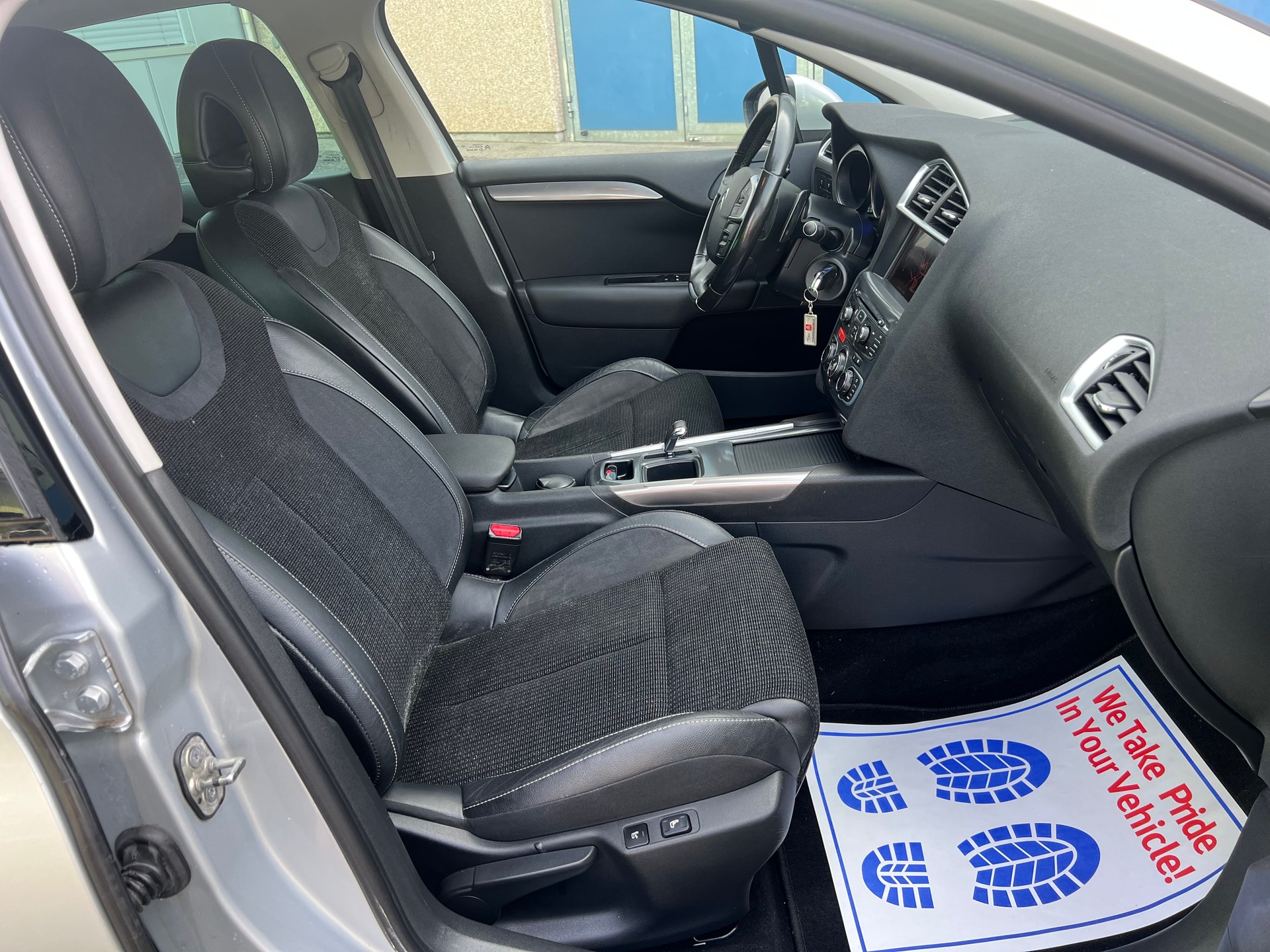 CITROEN C4 Berline 1.6 e-HDi Swiss Style EGS6-image-6