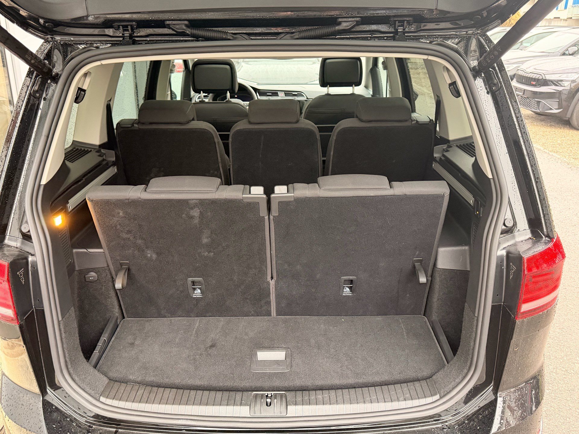 VW Touran 2.0 TDI Highline R-line *** BLACK STYLE MIT TOPAUSSTATTUNG ***-image-28