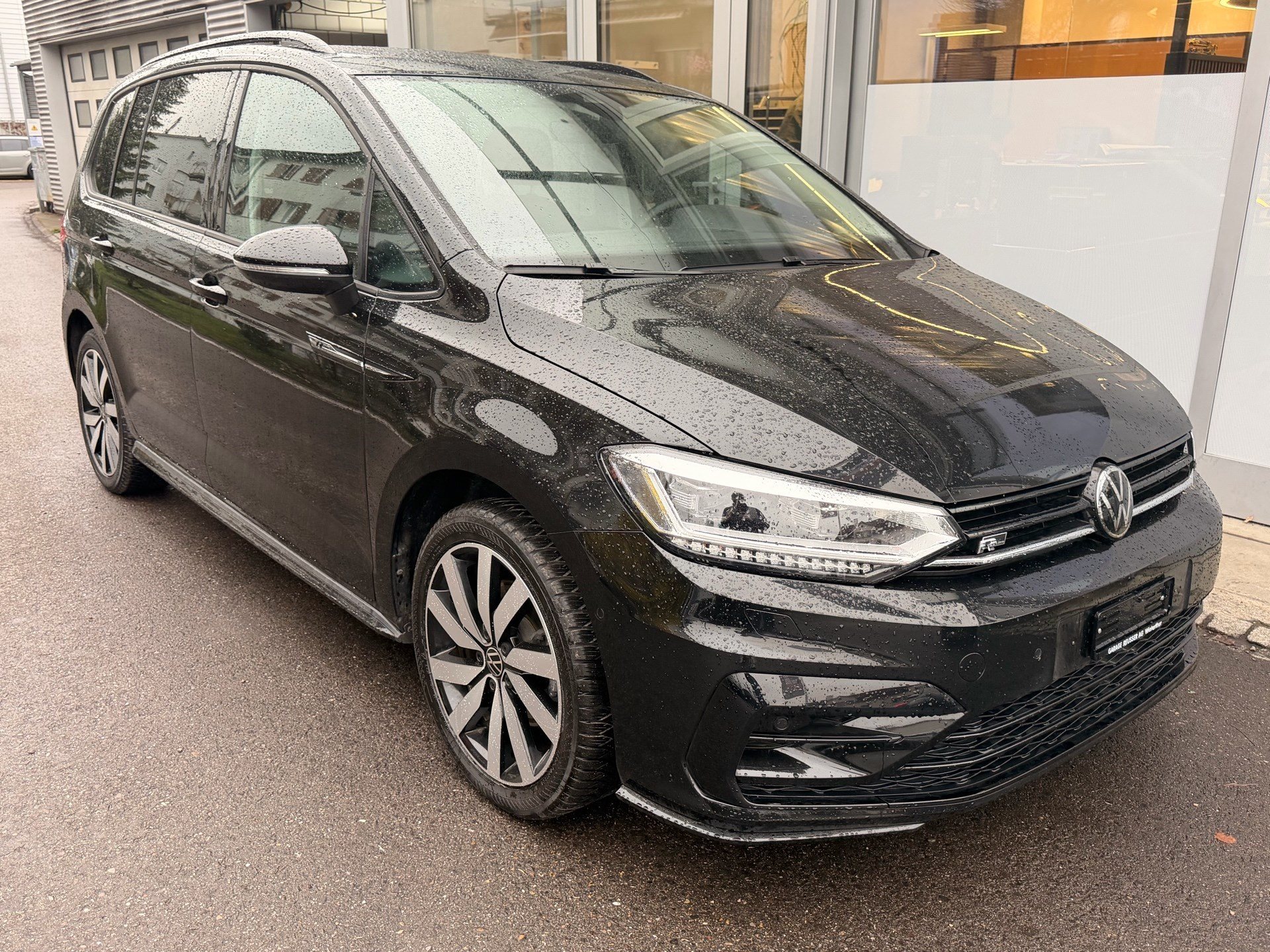 VW Touran 2.0 TDI Highline R-line *** BLACK STYLE MIT TOPAUSSTATTUNG ***-showroom-element-2