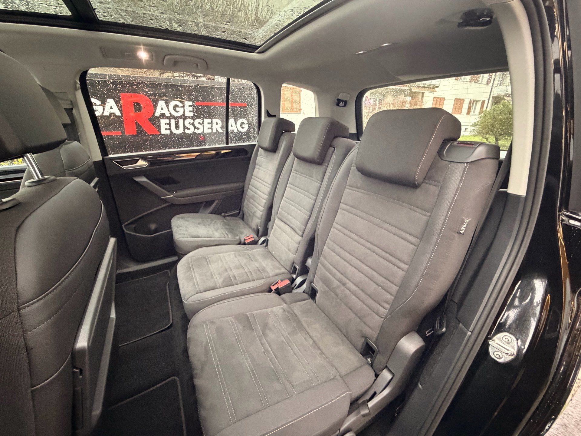 VW Touran 2.0 TDI Highline R-line *** BLACK STYLE MIT TOPAUSSTATTUNG ***-image-26
