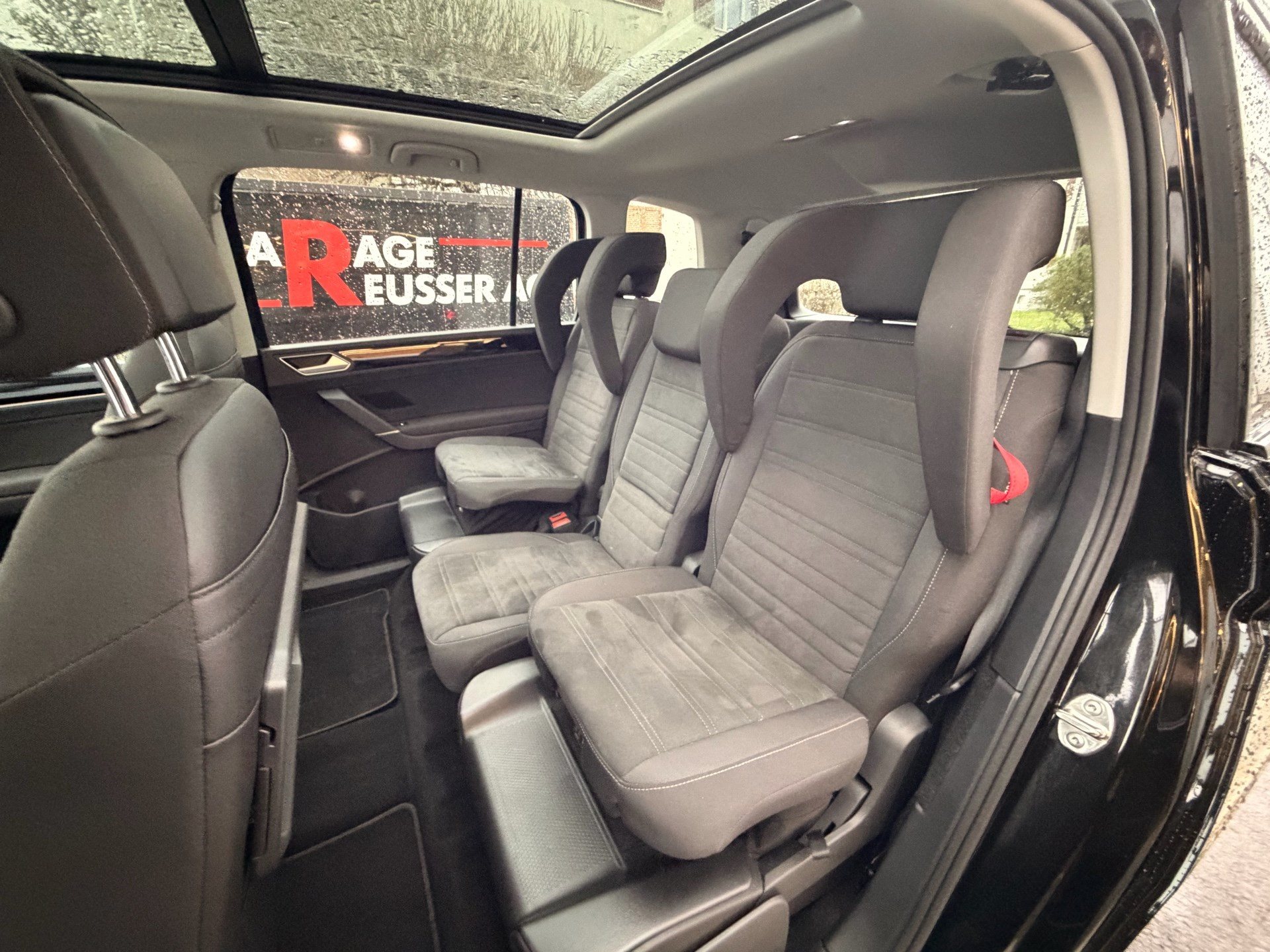VW Touran 2.0 TDI Highline R-line *** BLACK STYLE MIT TOPAUSSTATTUNG ***-image-25
