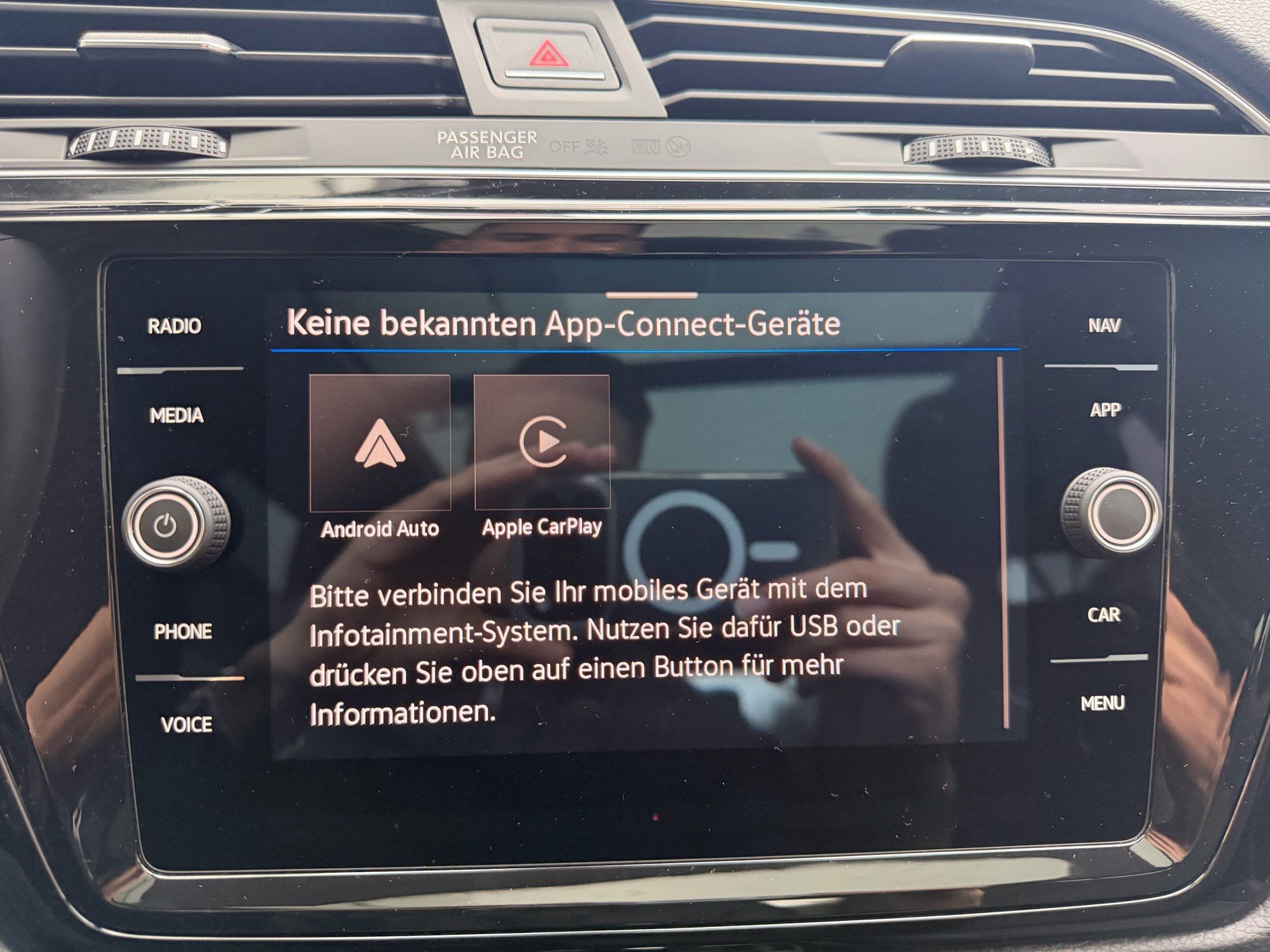 VW Touran 2.0 TDI Highline R-line *** BLACK STYLE MIT TOPAUSSTATTUNG ***-image-17