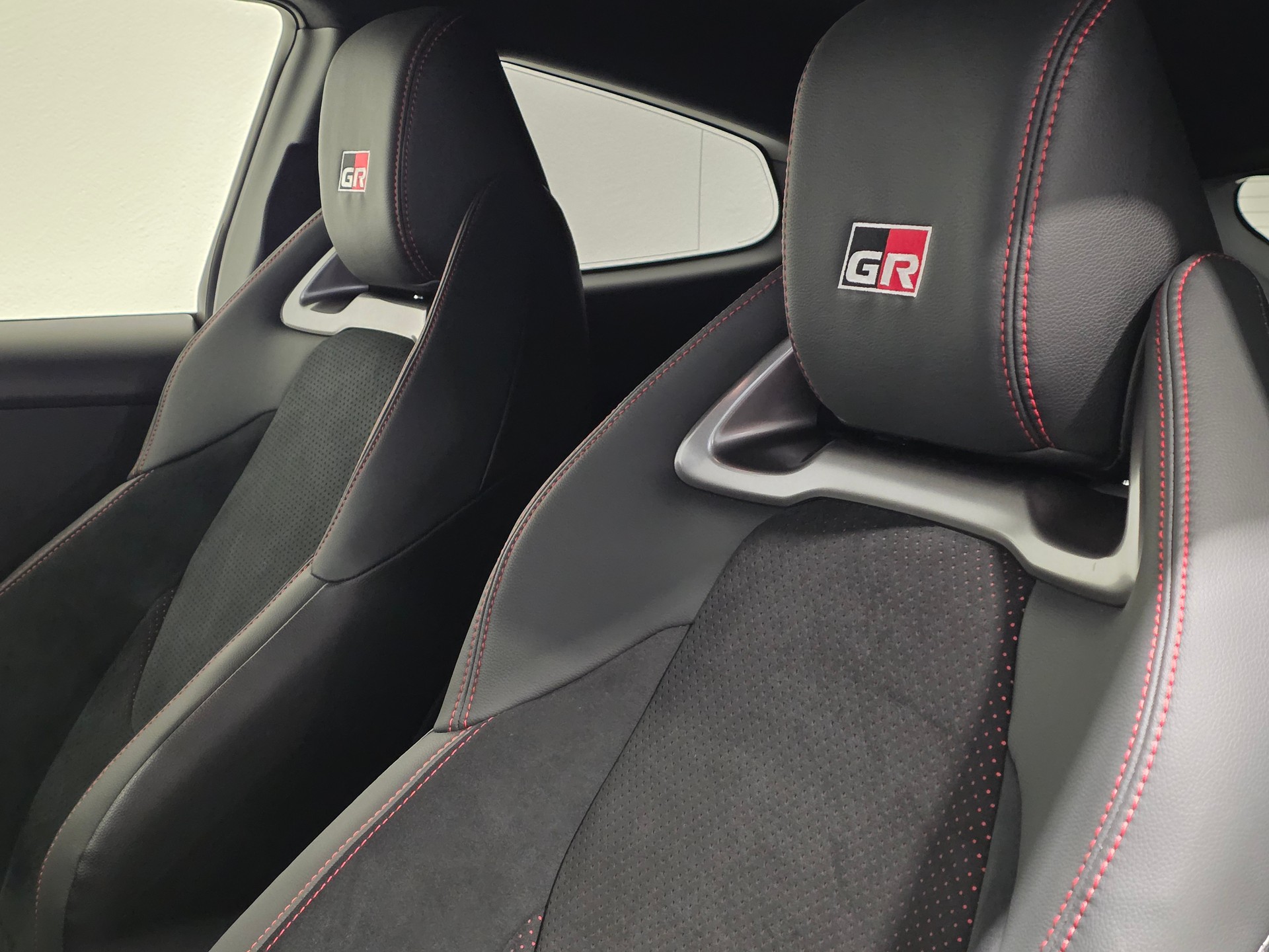 TOYOTA Yaris 1.6 GR Sport Circuit Paket-image-12
