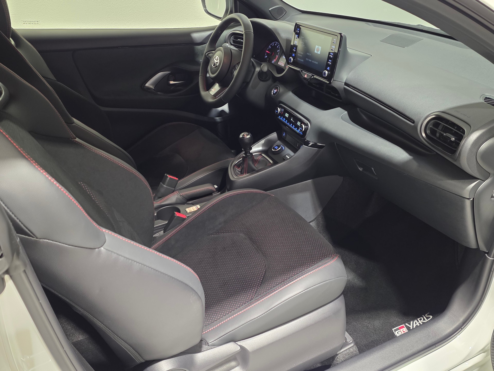 TOYOTA Yaris 1.6 GR Sport Circuit Paket-image-16