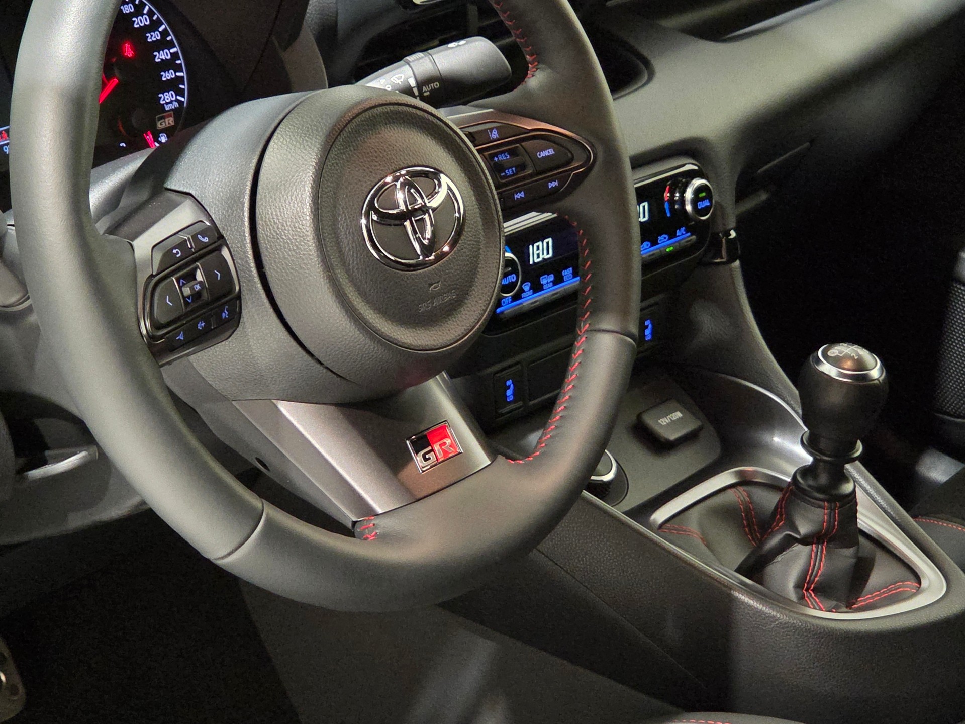 TOYOTA Yaris 1.6 GR Sport Circuit Paket-image-7