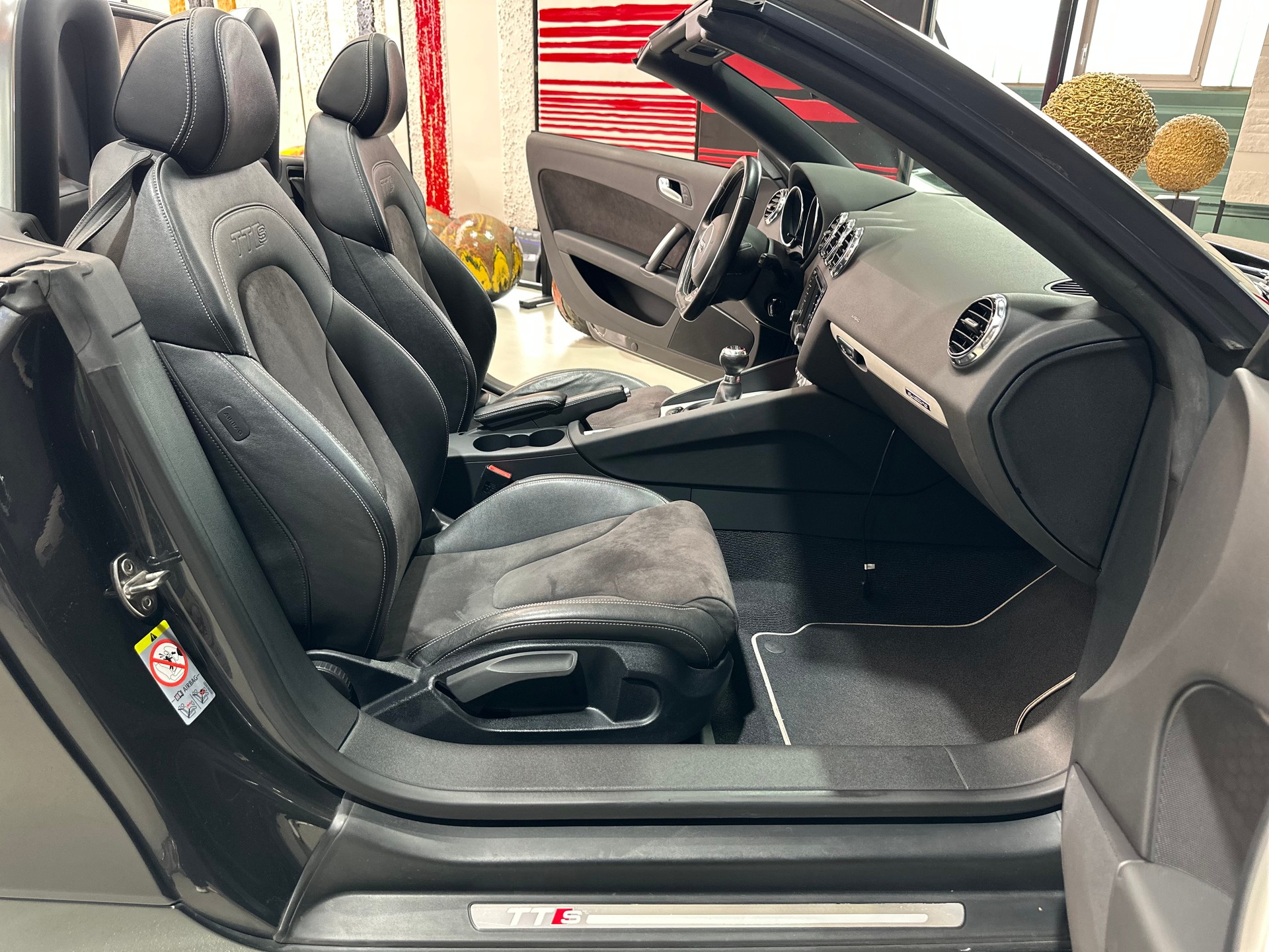 AUDI TTS Roadster 2.0 TFSI quattro-image-10