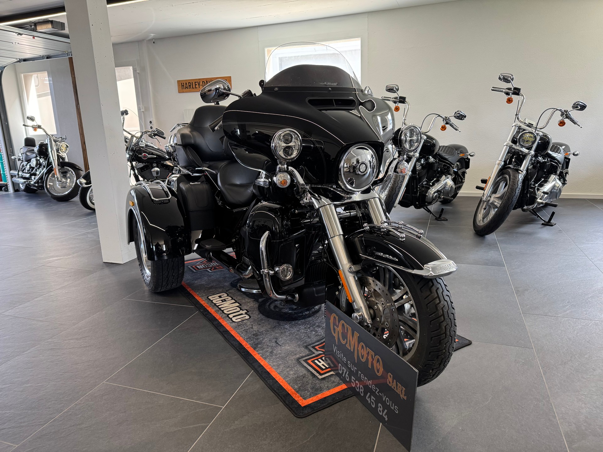 HARLEY-DAVIDSON FLHTCUTG Tri Glide Ultra-image-3