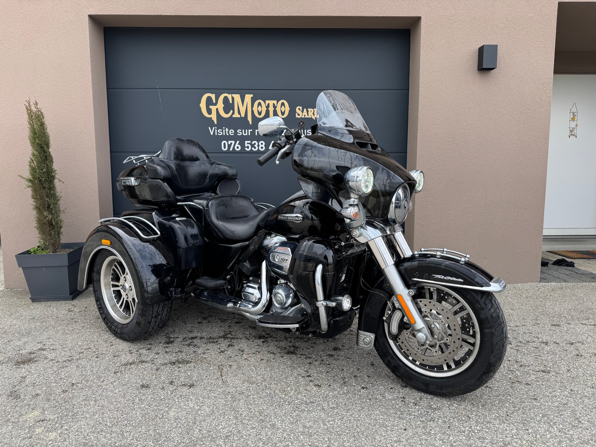 HARLEY-DAVIDSON FLHTCUTG Tri Glide Ultra-image-1
